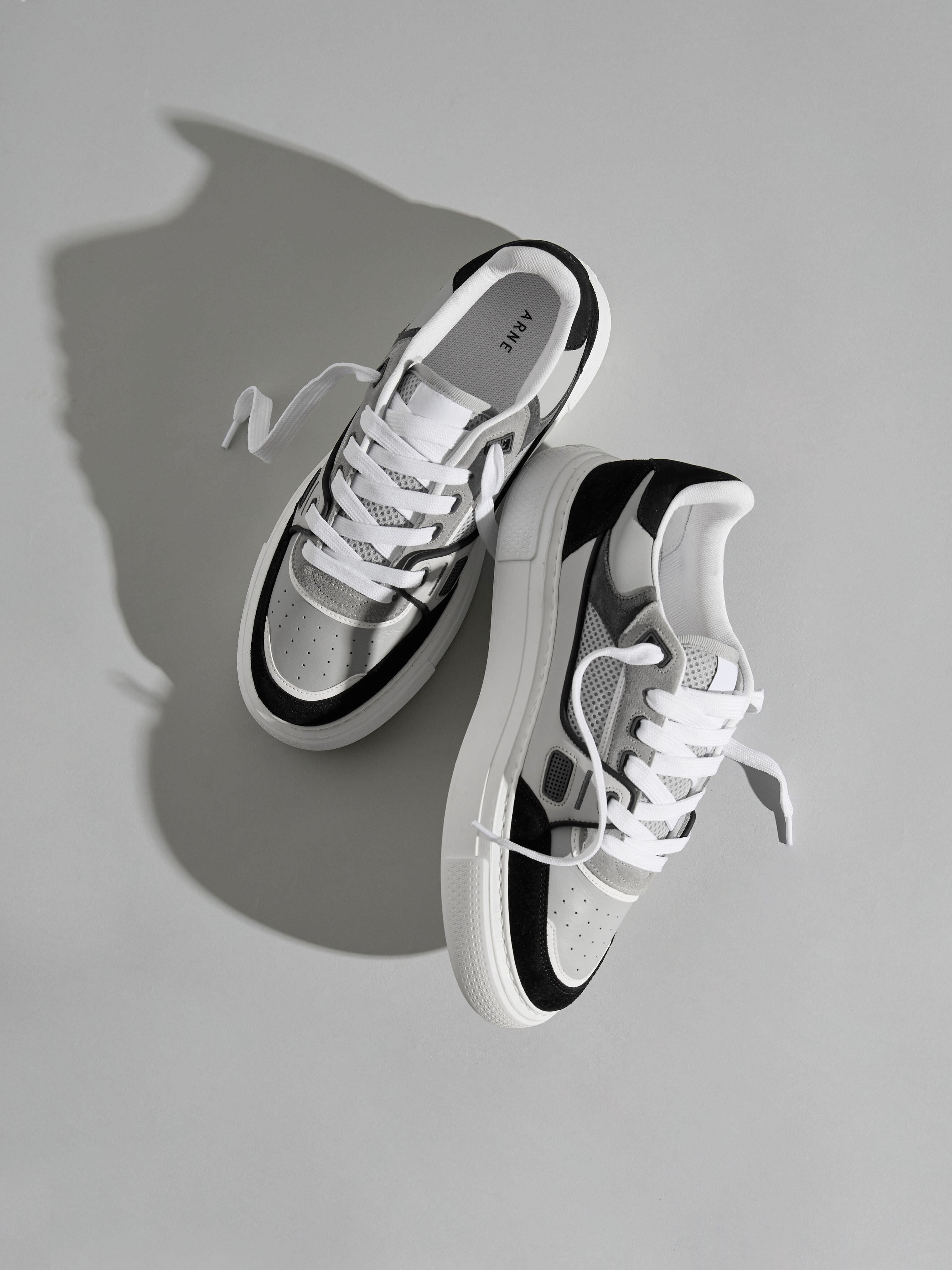 Mens Atlas Trainer in Grey Black