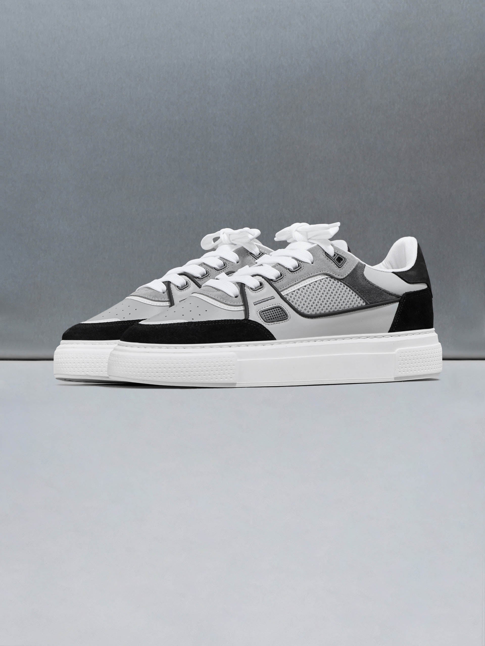Mens Atlas Trainer in Grey Black