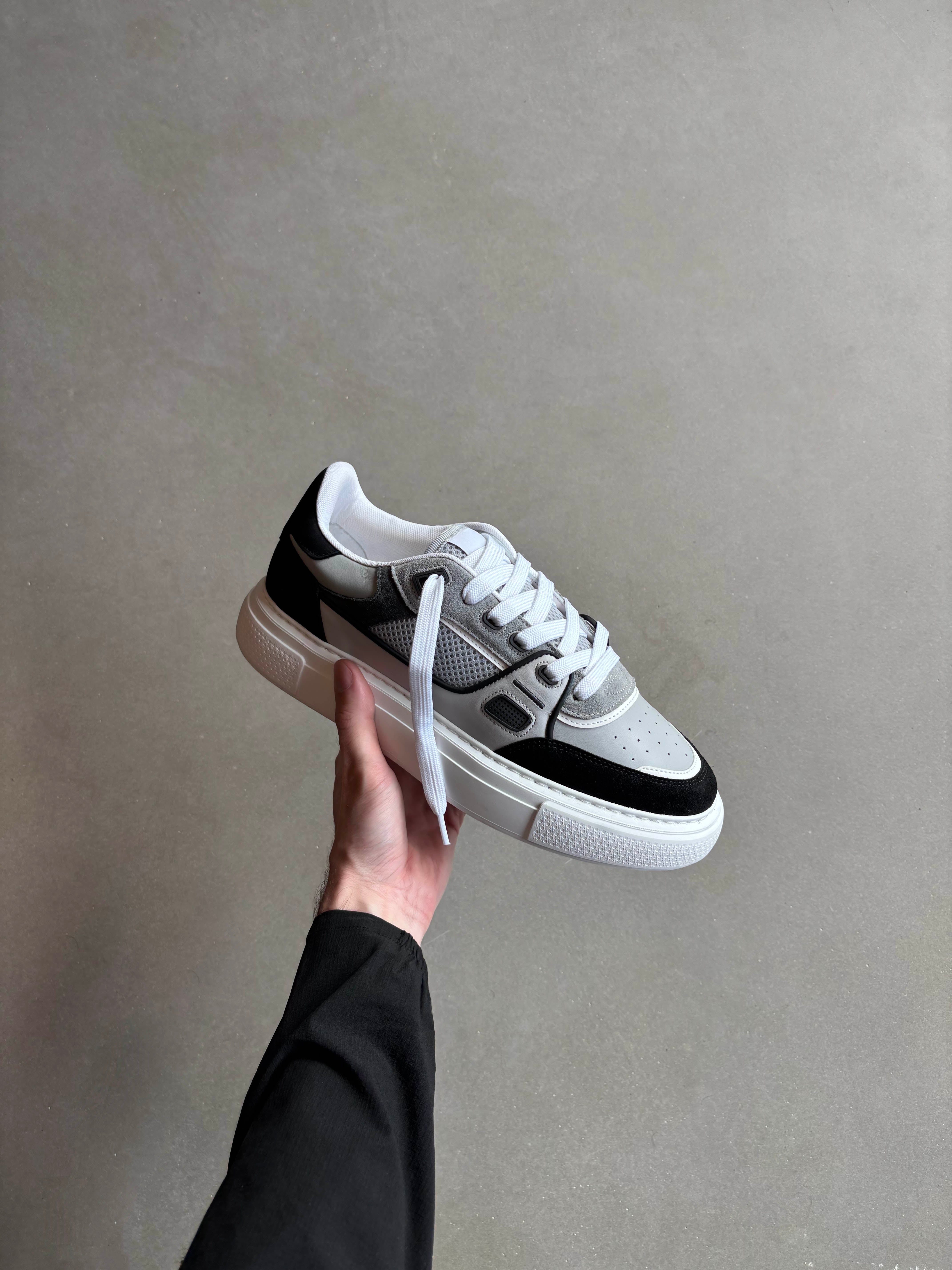 Mens Atlas Trainer in Grey Black