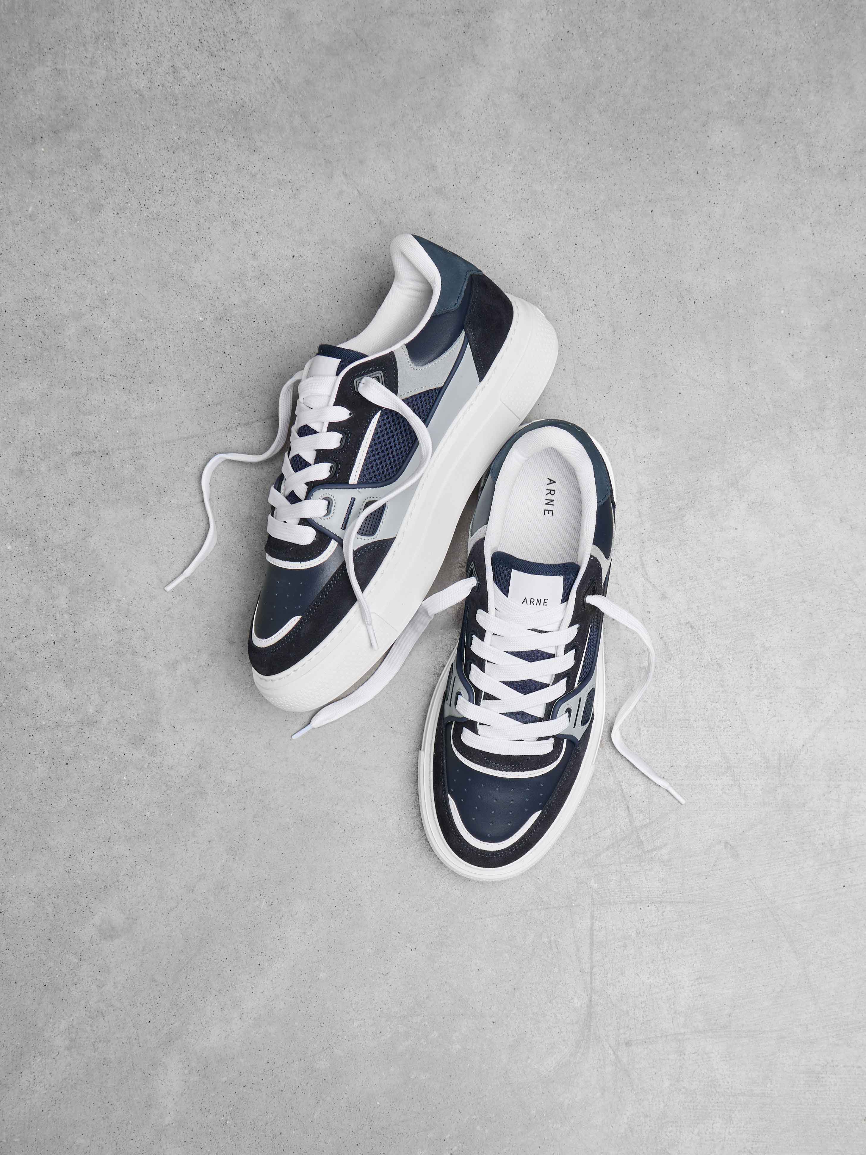 Mens Atlas Trainer in Navy Grey