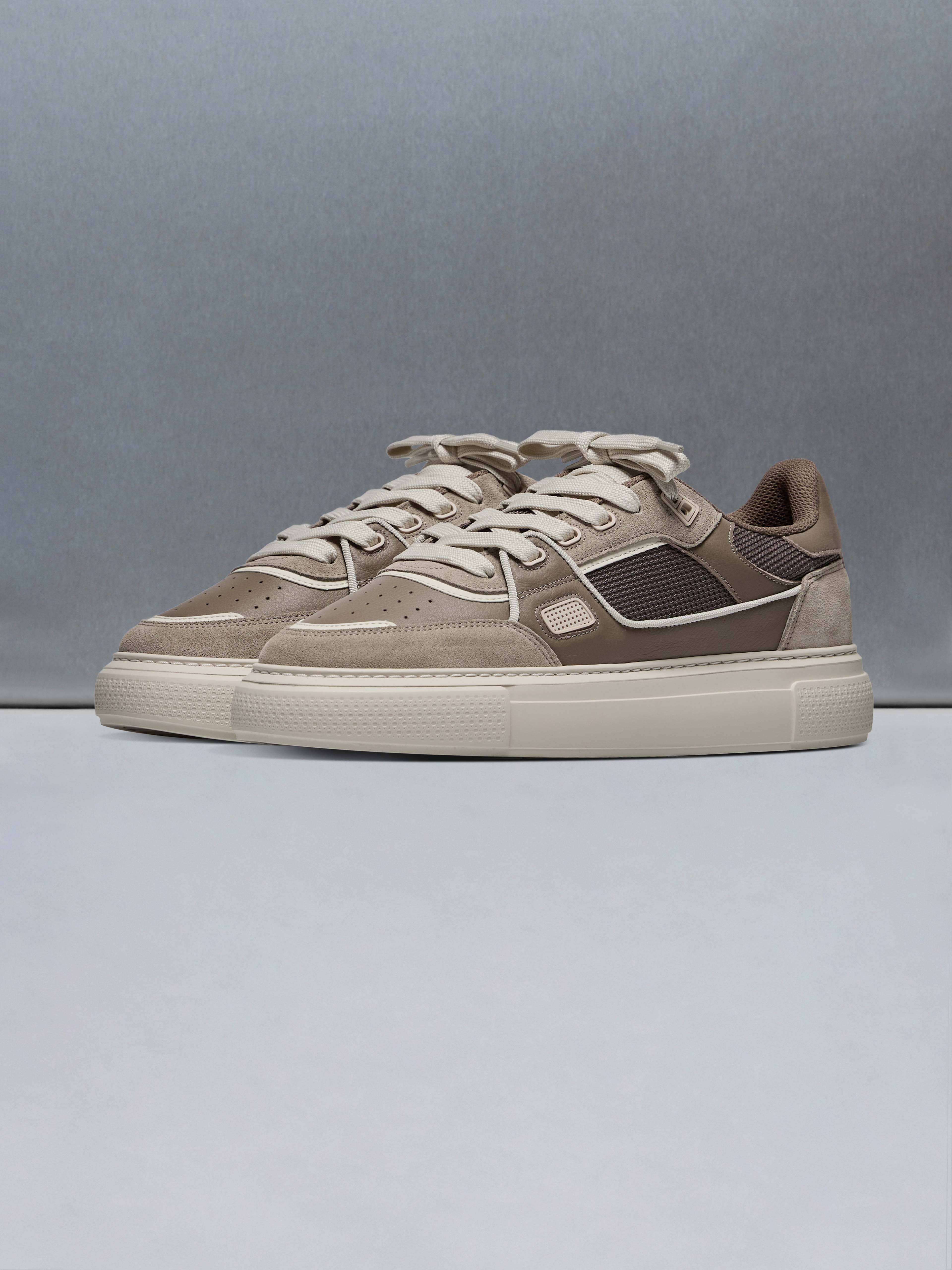 Atlas Trainer in Taupe
