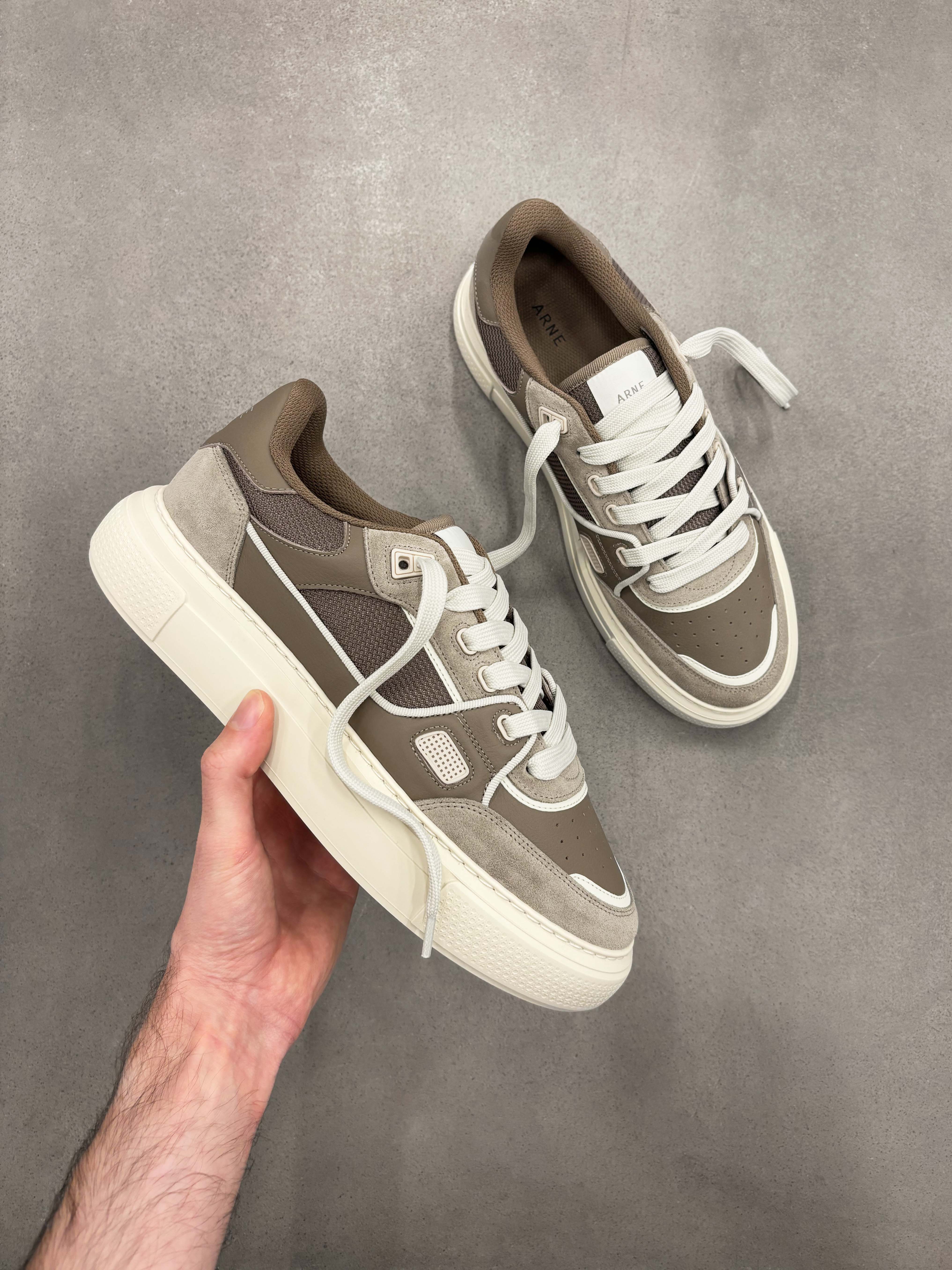 Mens Atlas Trainer in Taupe