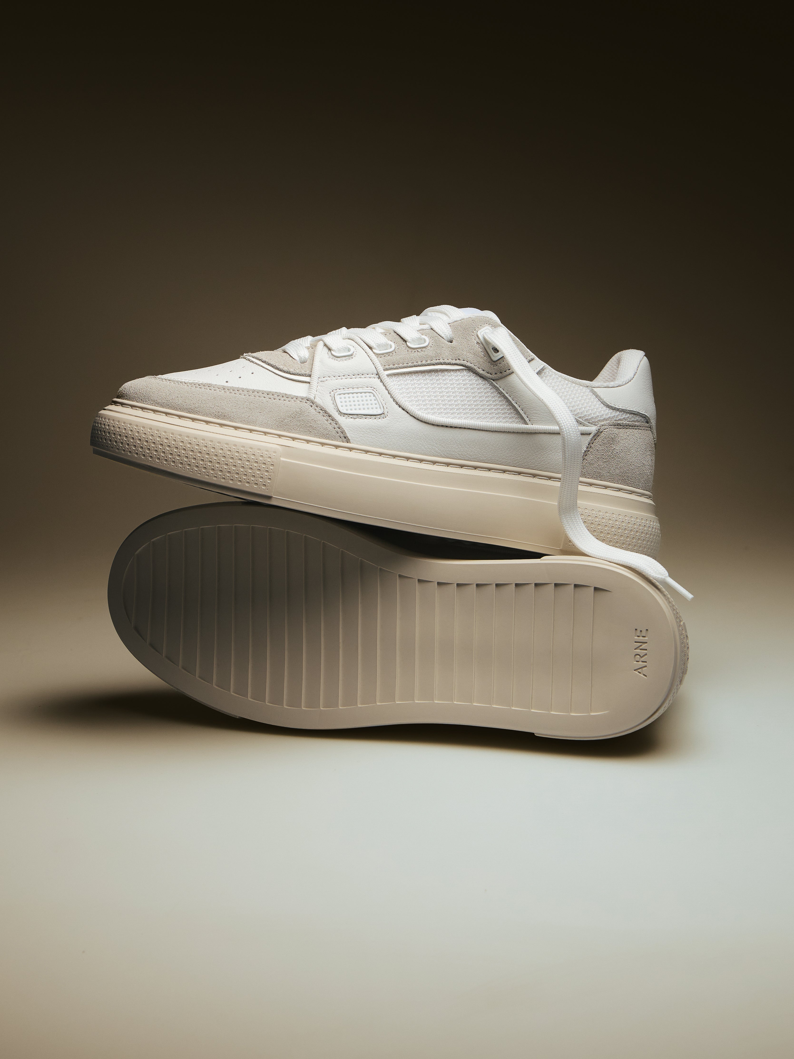 Mens Atlas Trainer in White Beige