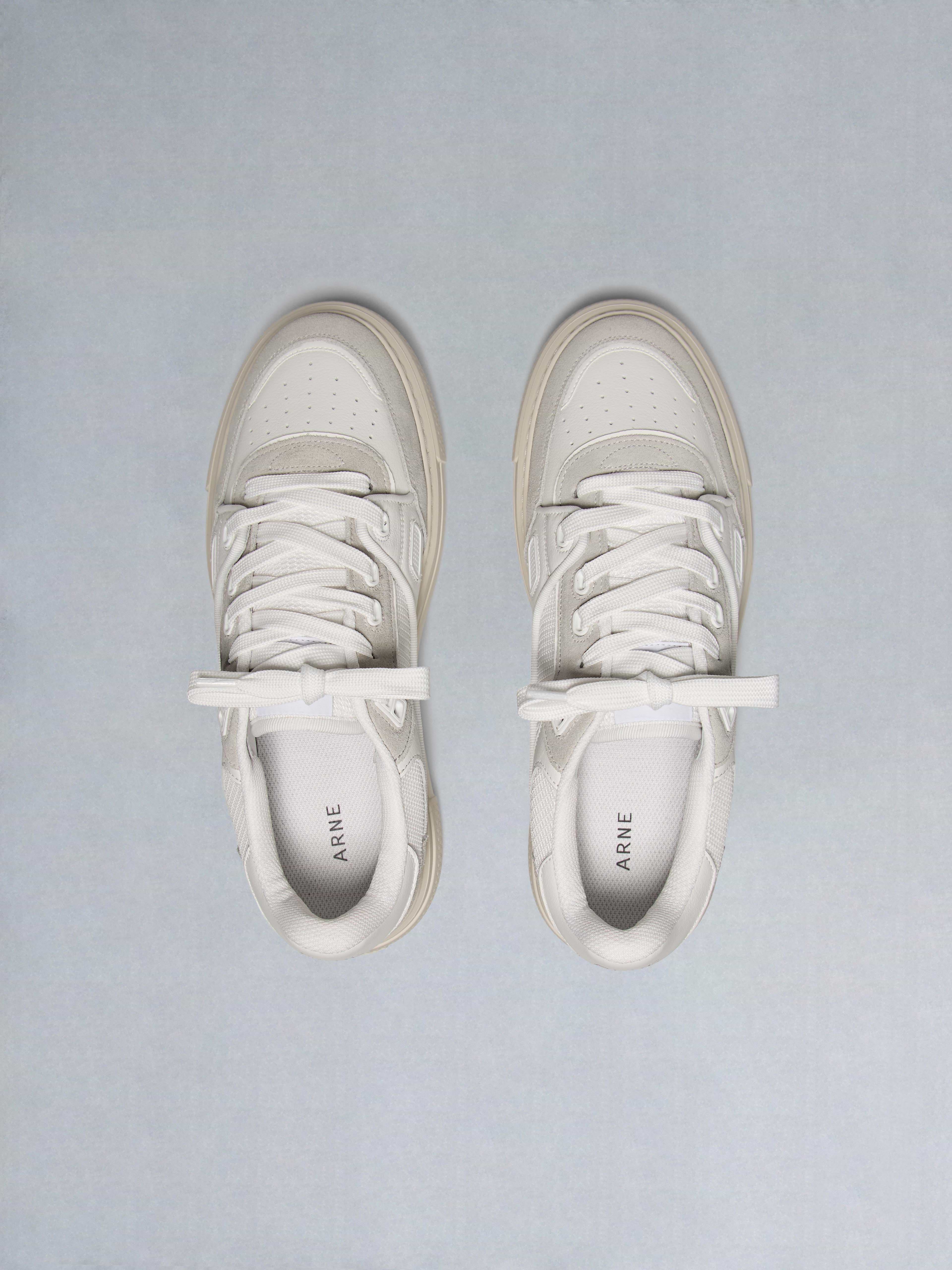 Atlas Trainer in White Beige