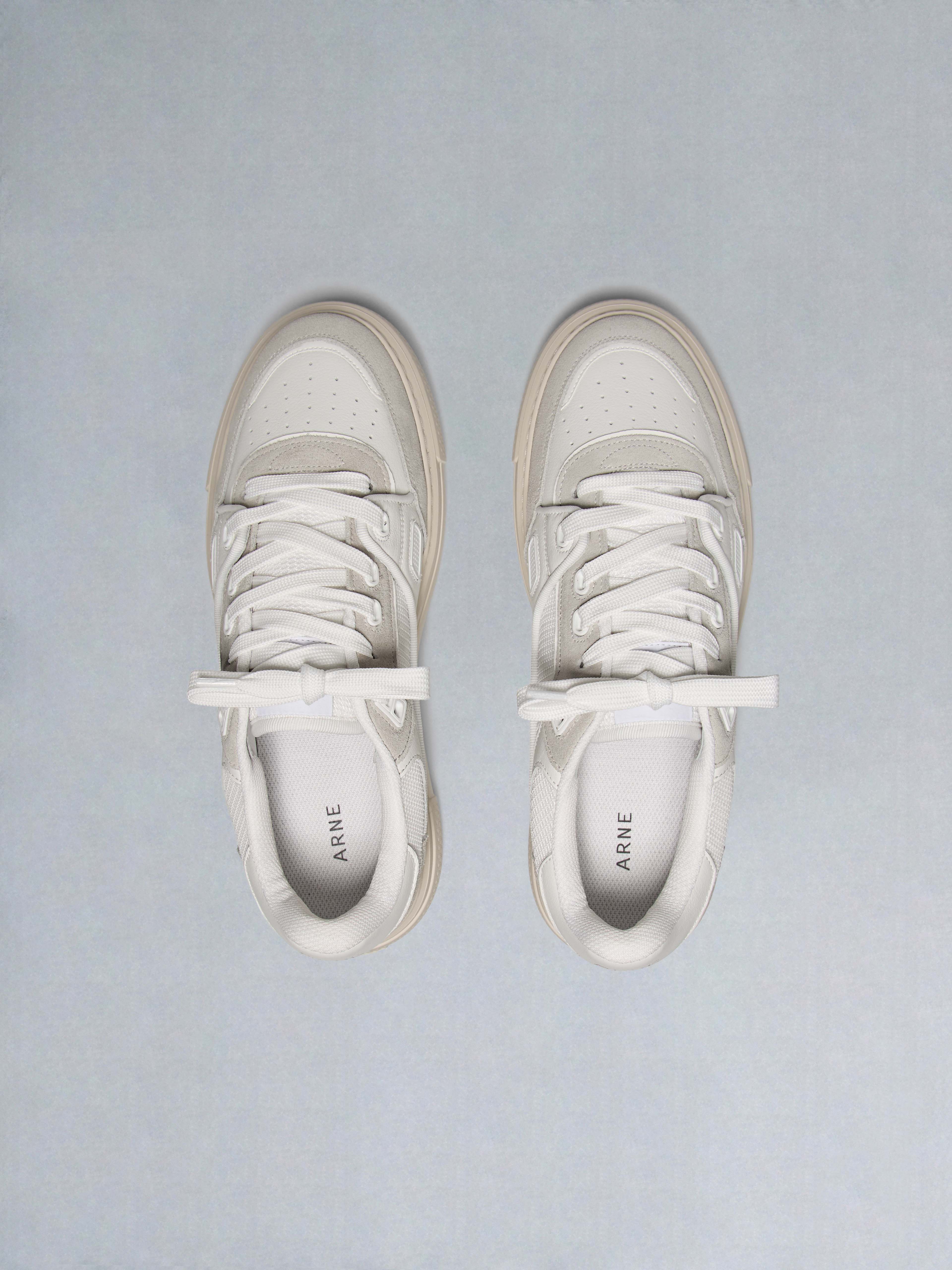 Mens Atlas Trainer in White Beige