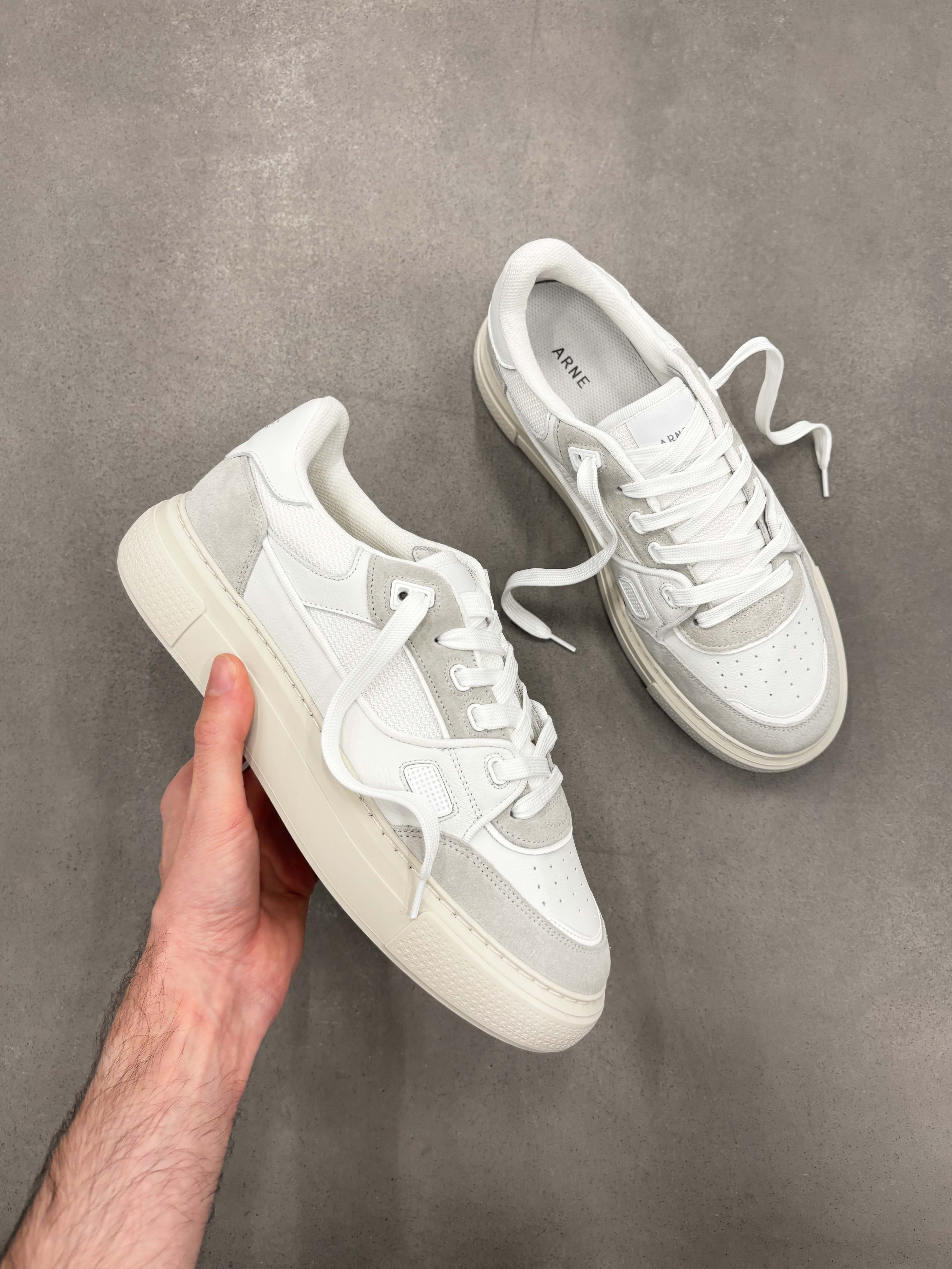 Atlas Trainer in White Beige
