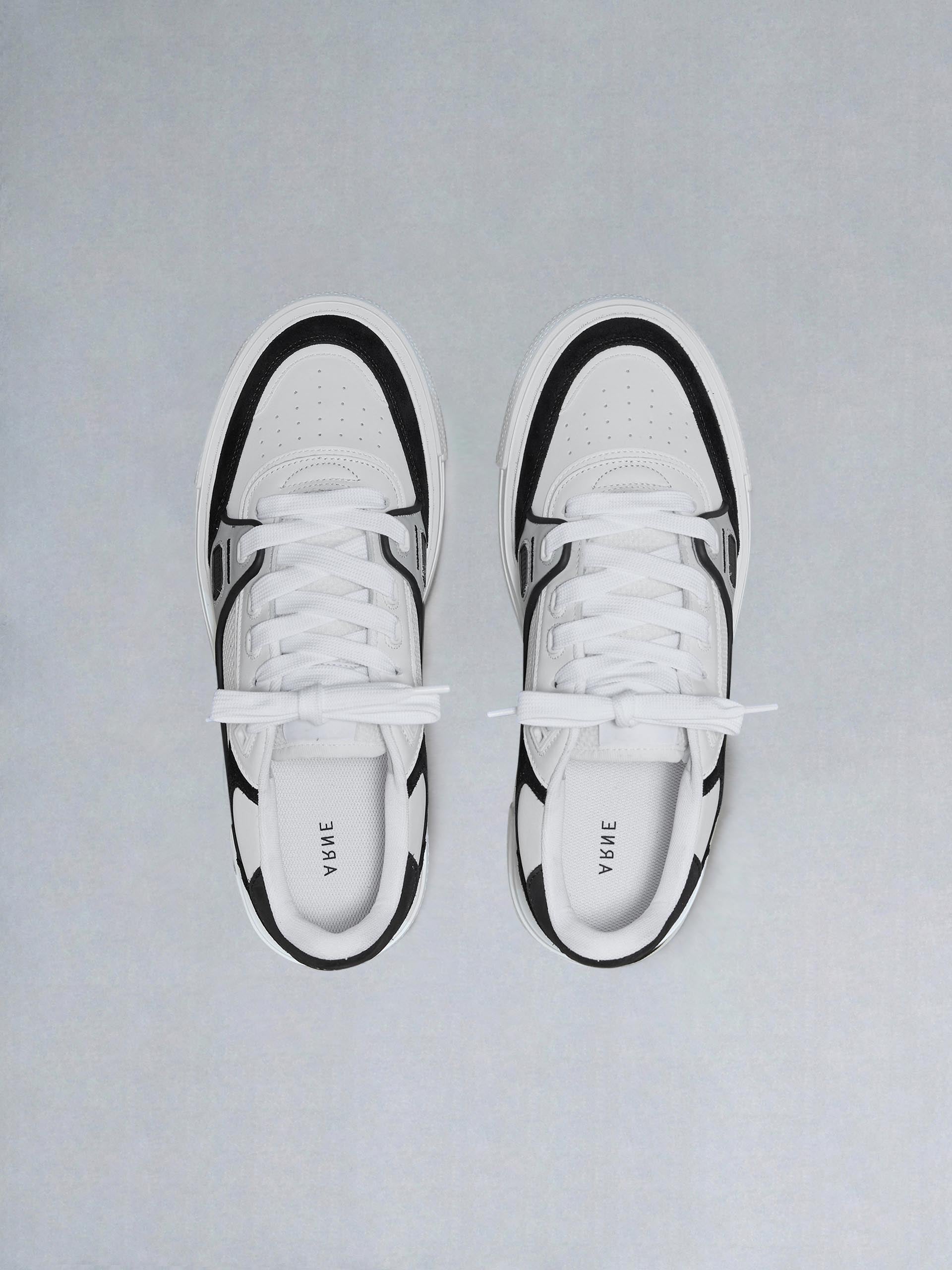 Mens Atlas Trainer in White Black