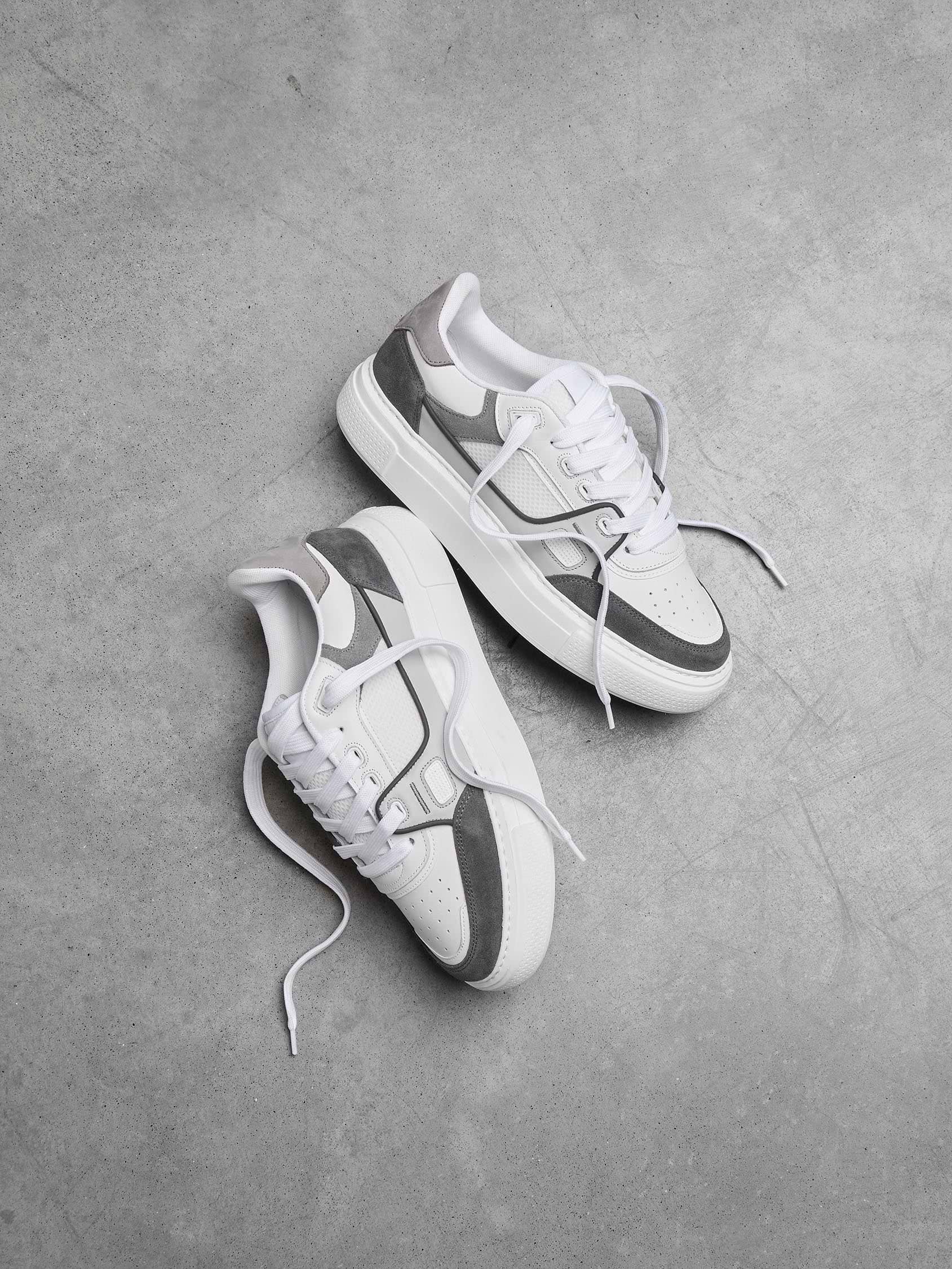 Mens Atlas Trainer in White Grey
