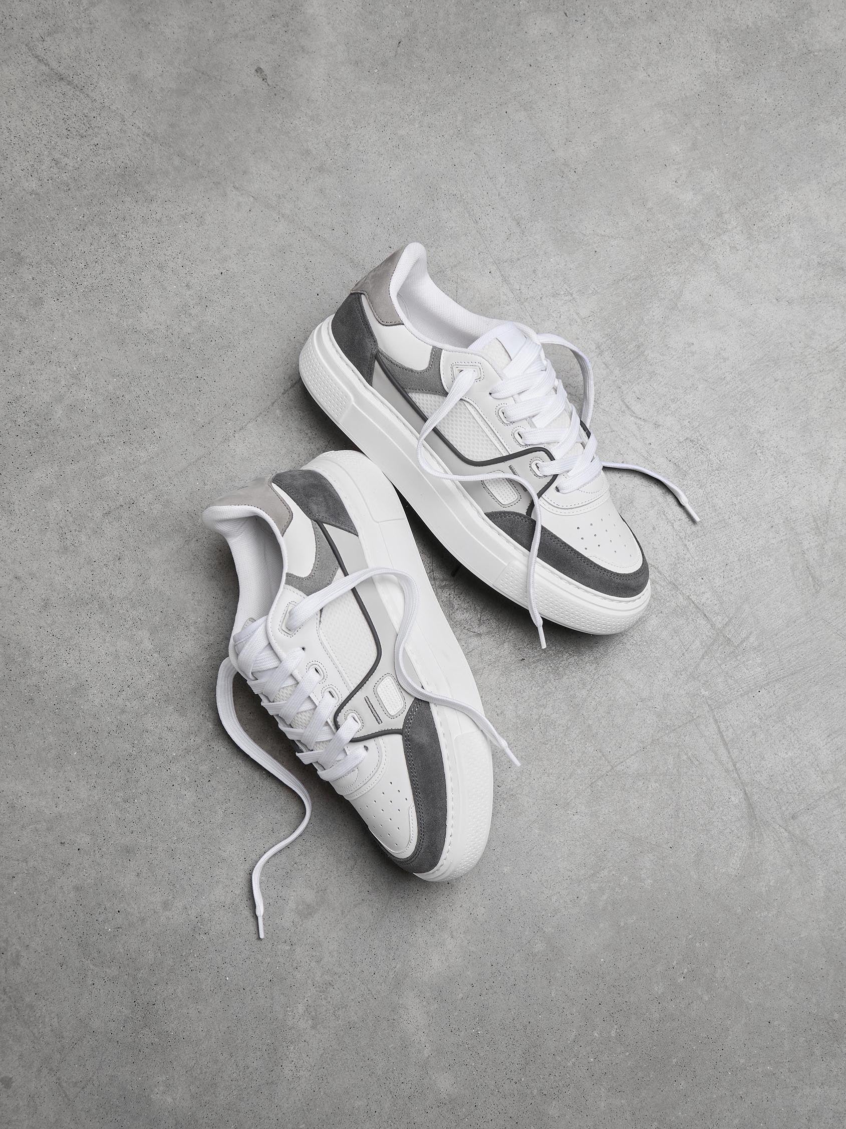 Mens Atlas Trainer in White Grey