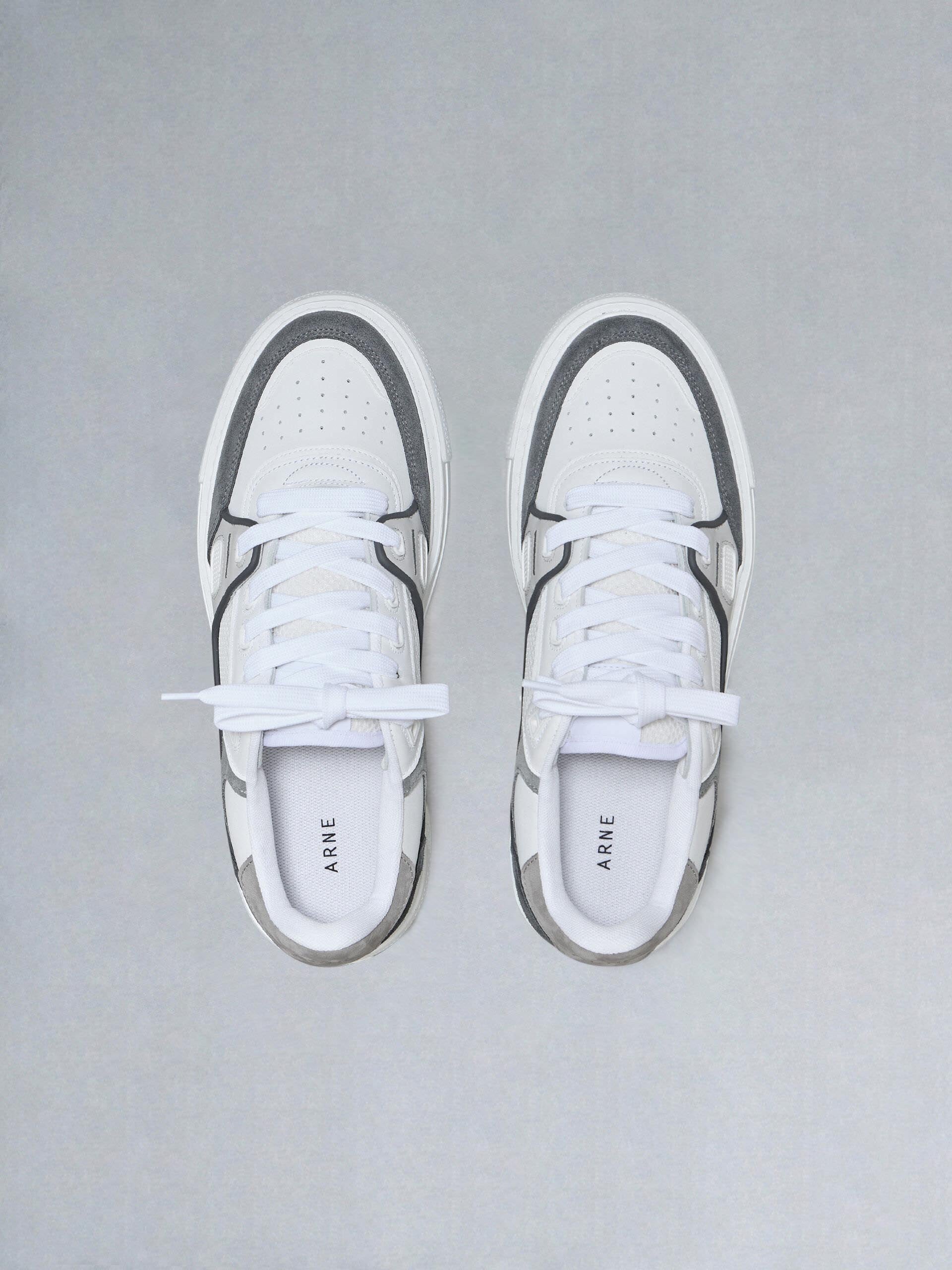 Mens Atlas Trainer in White Grey