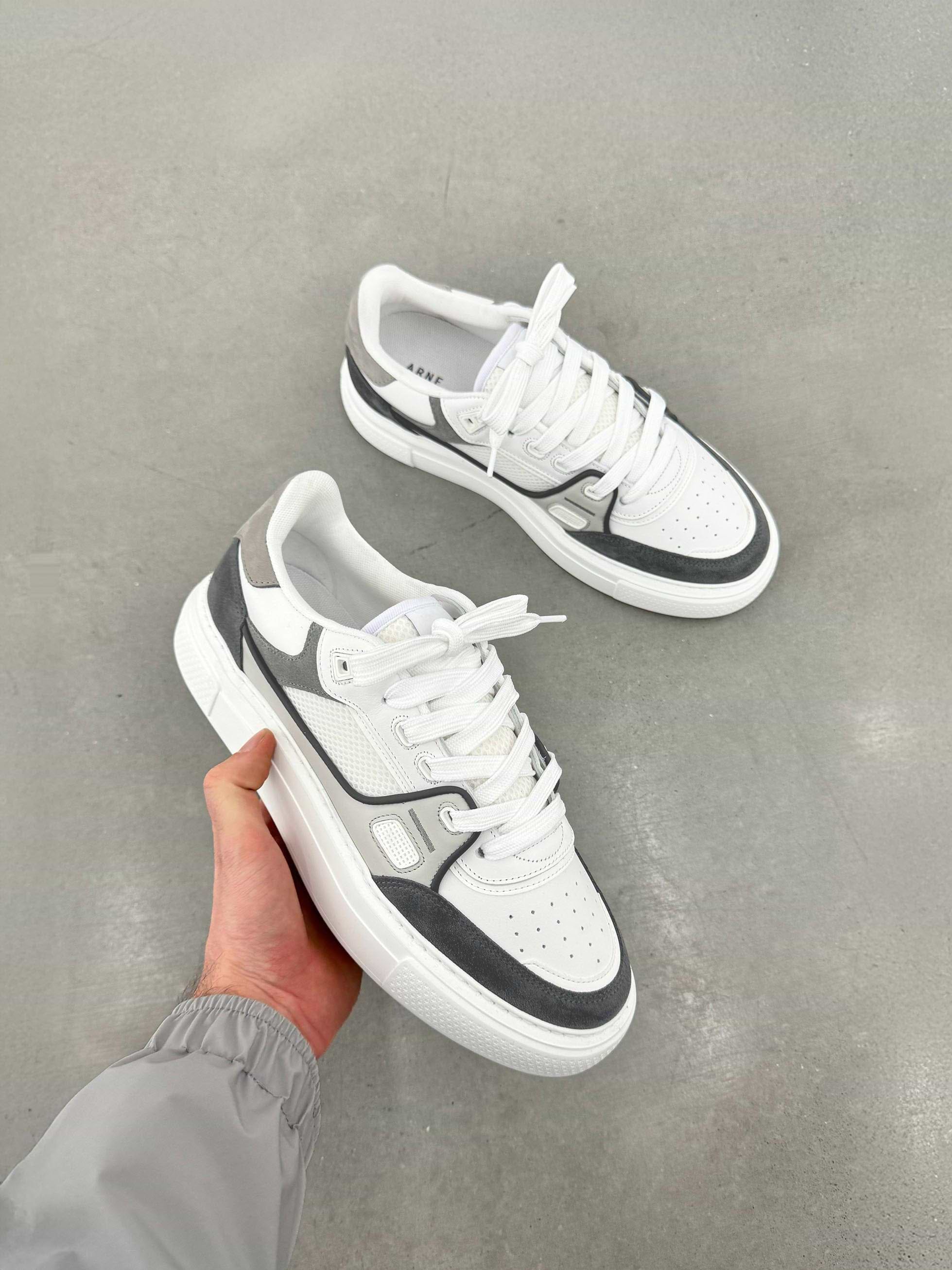 Atlas Trainer in White Grey