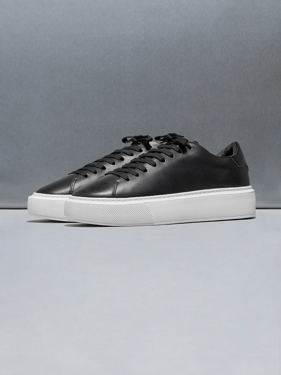 Mens Basic Essential Leather Trainer in Black