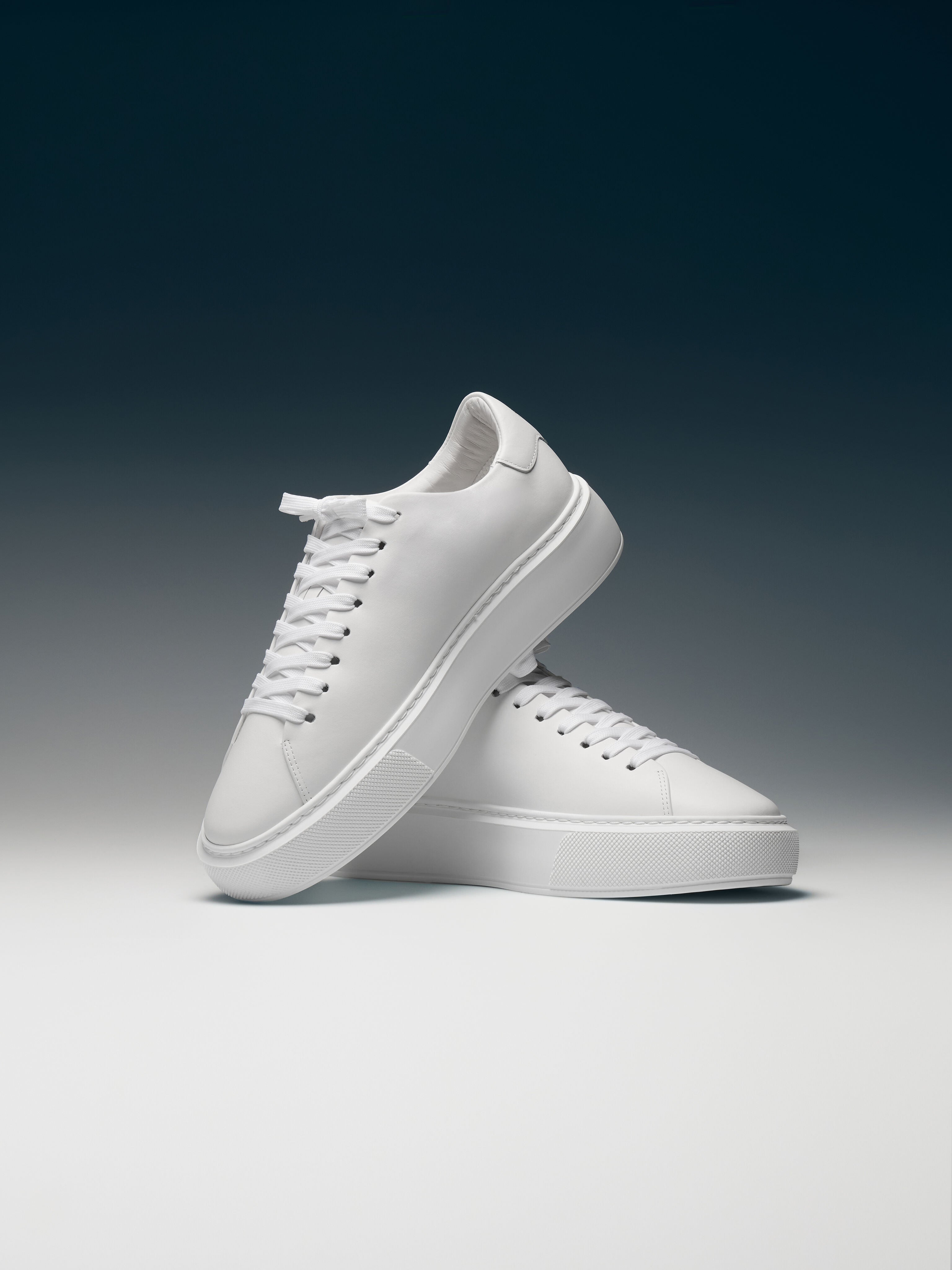 Mens Basic Essential Leather Trainer in White