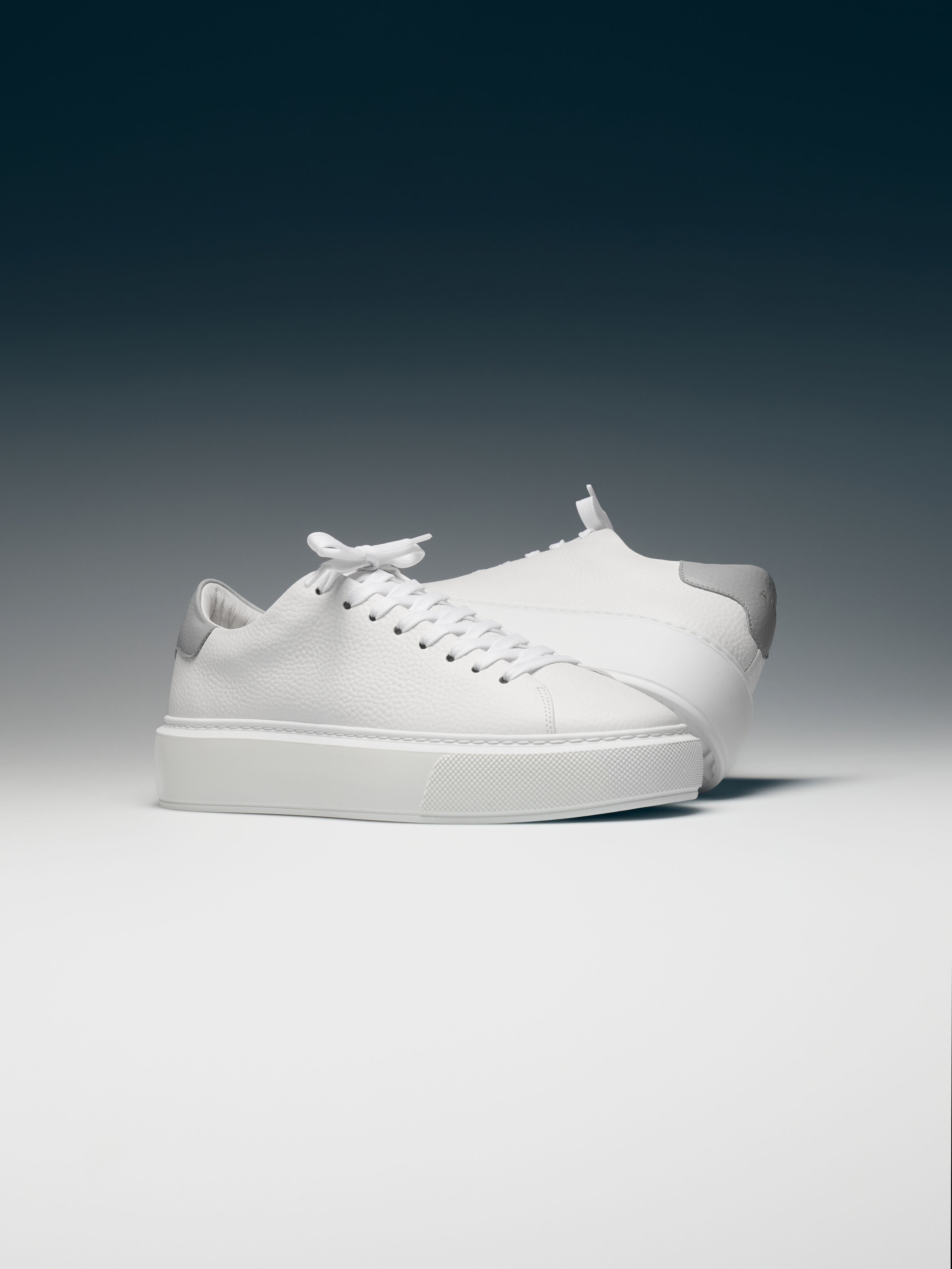 Mens Basic Essential Leather Trainer in White Grey