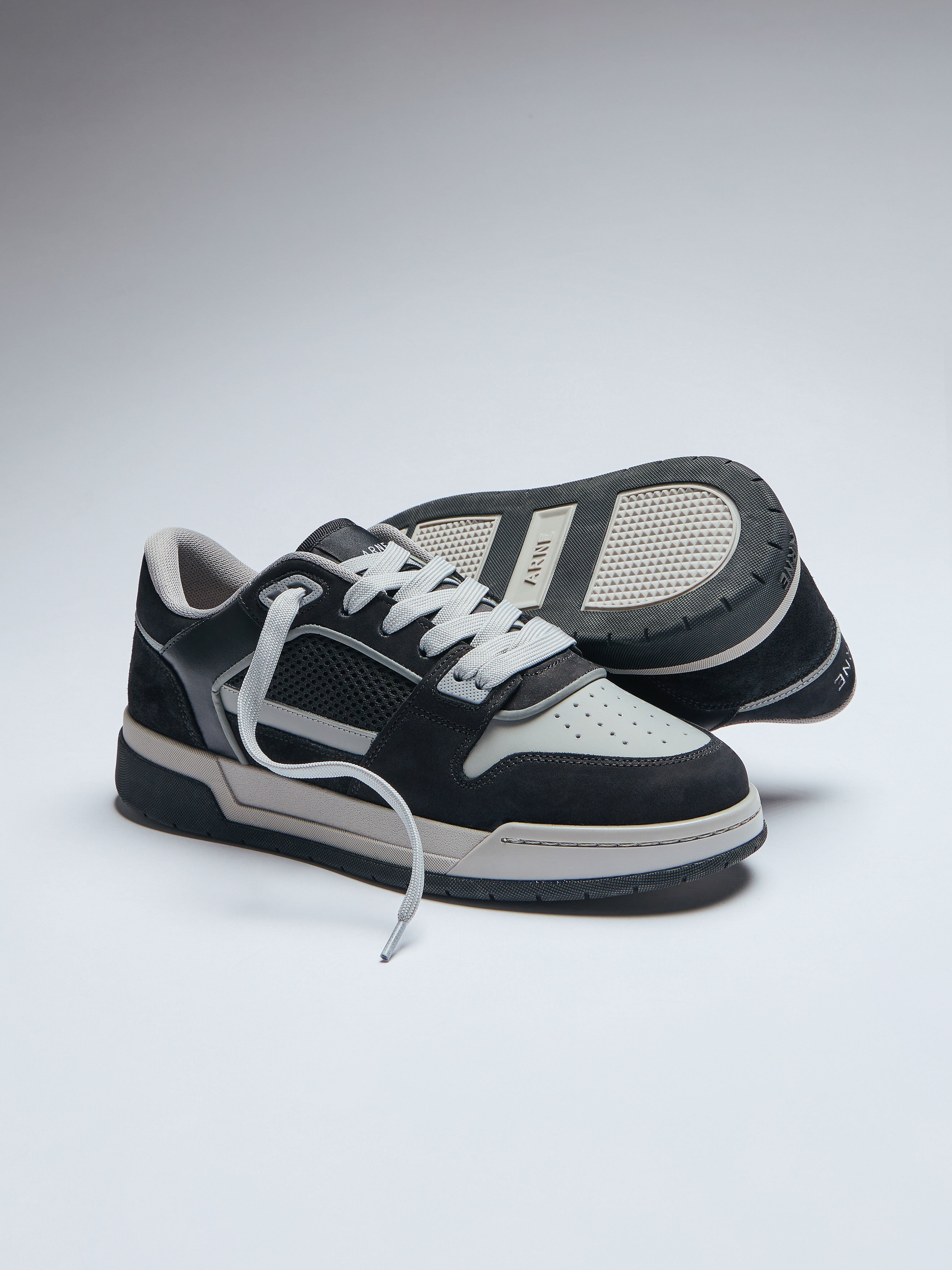 Mens Basket Trainer in Black Grey