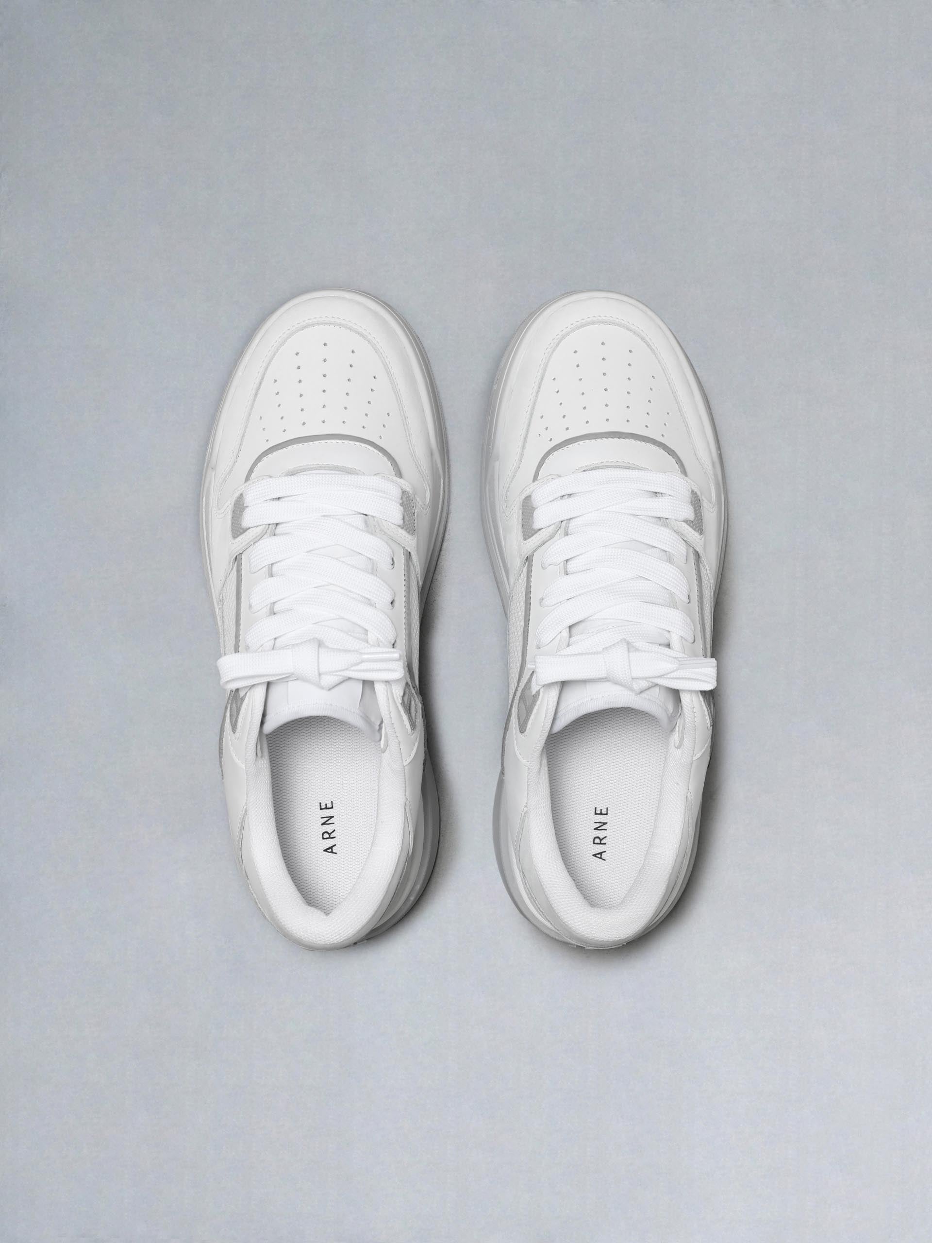 Mens Basket Trainer in White Grey