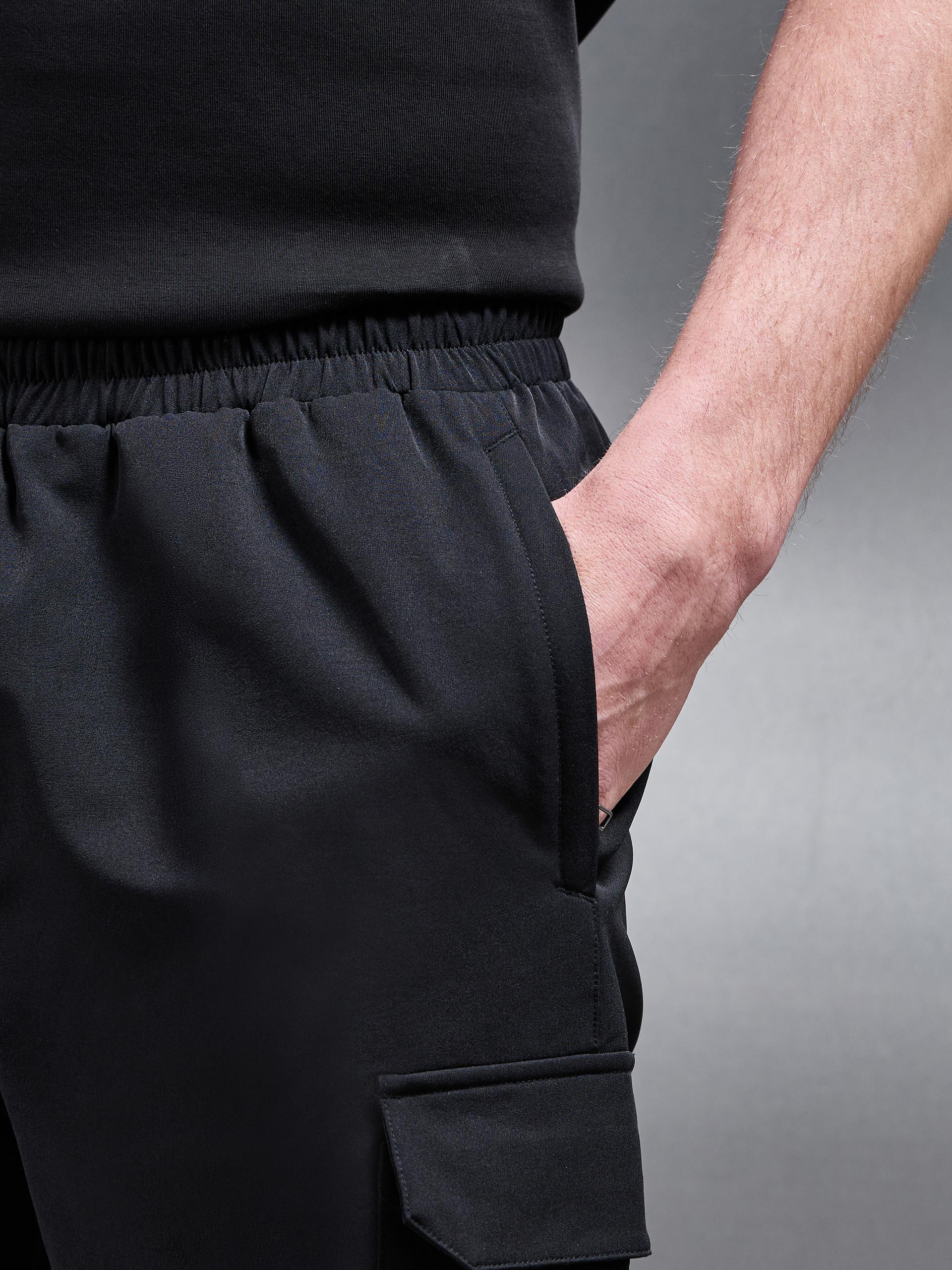 Mens Cargo Short in Black