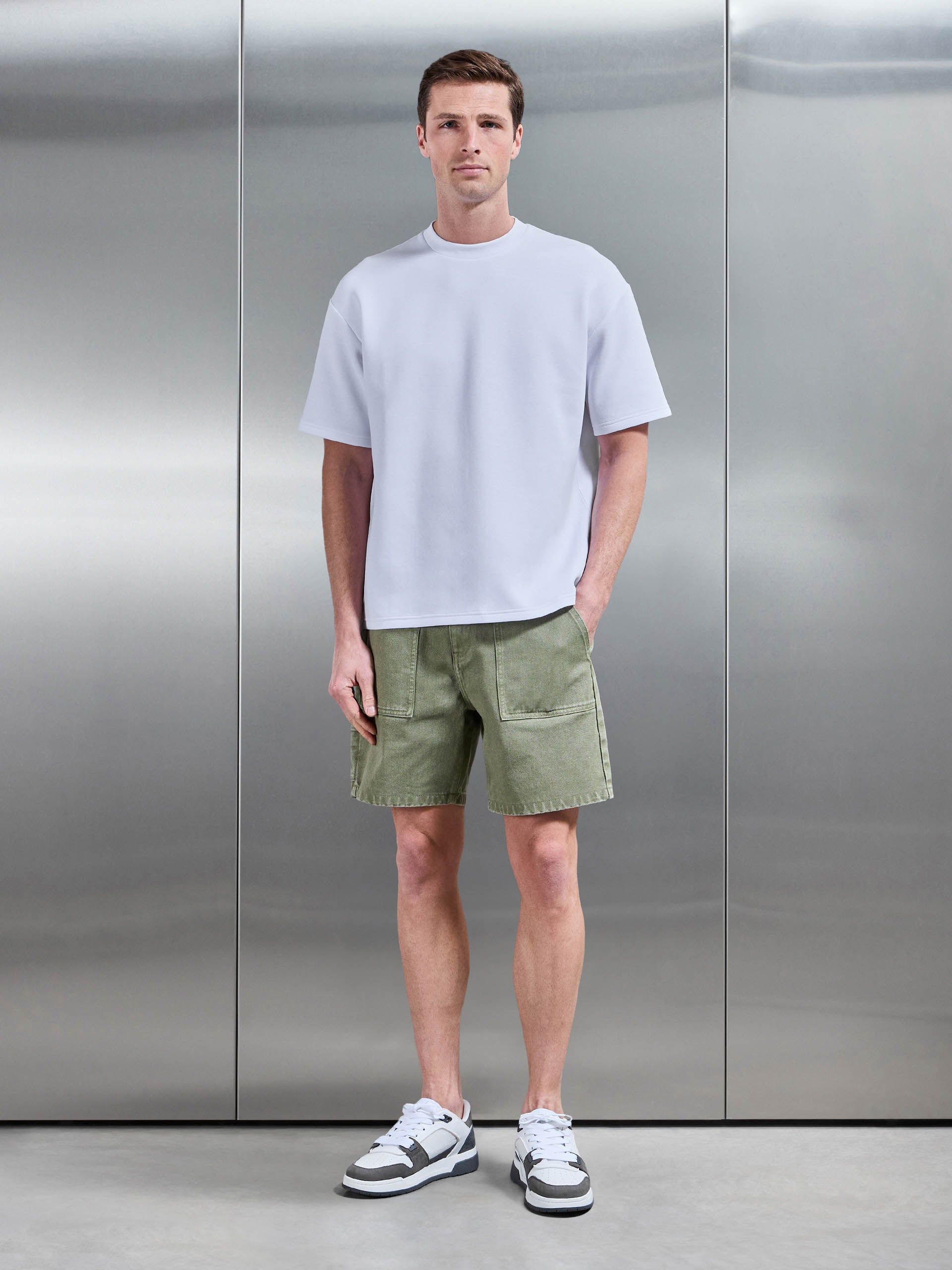 Mens Carpenter Short in Olive