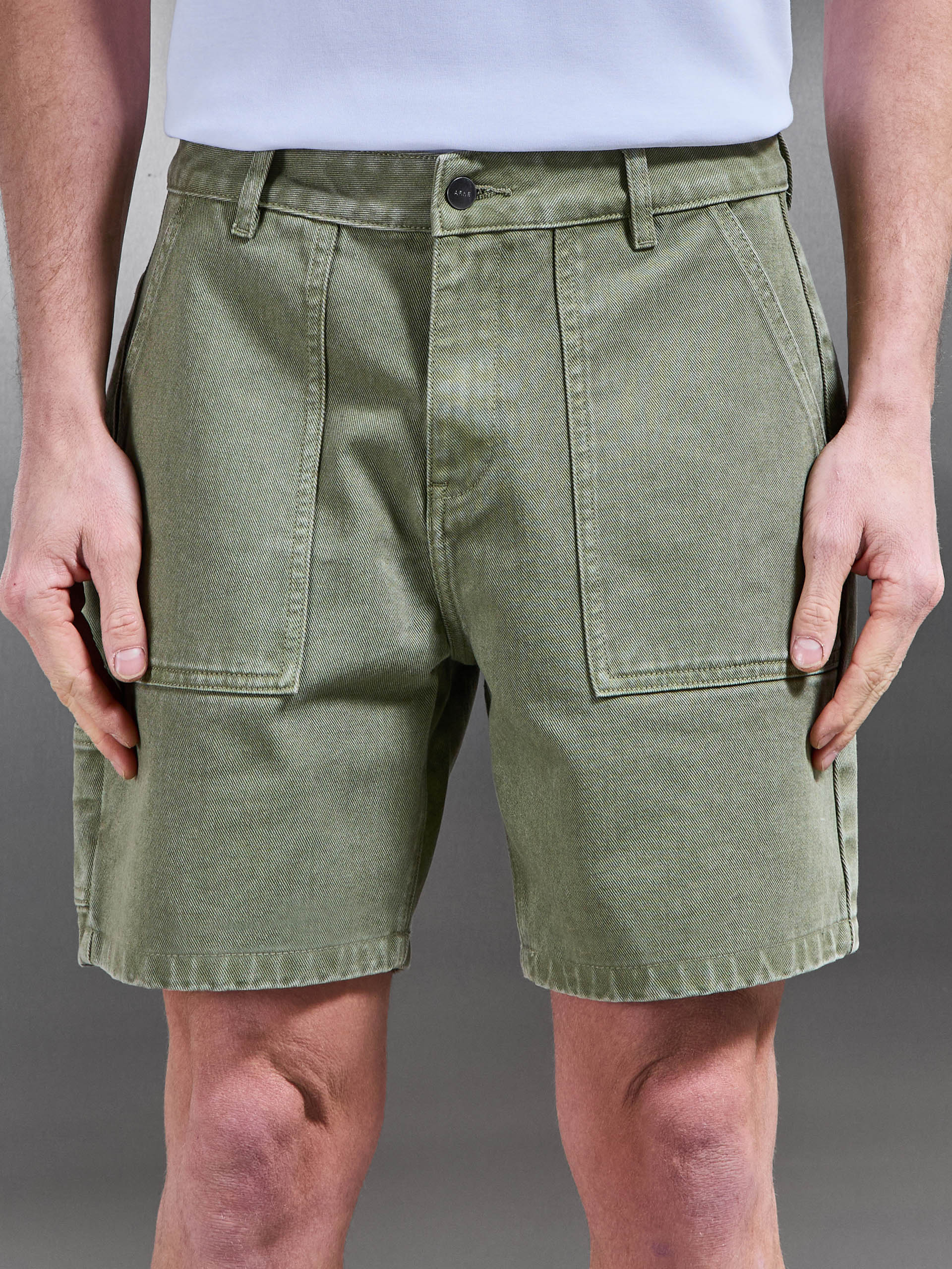 Mens Carpenter Short in Olive