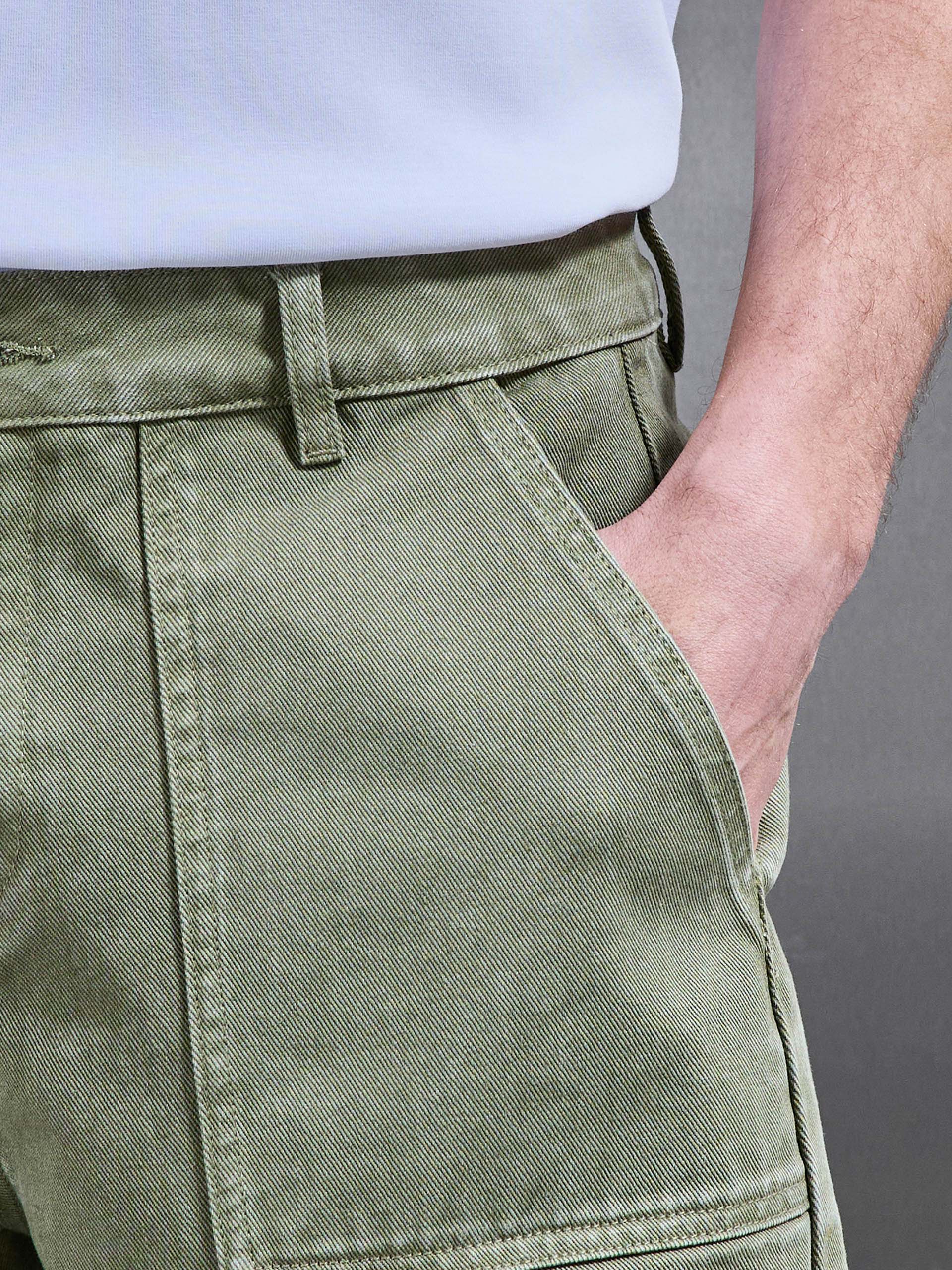 Mens Carpenter Short in Olive