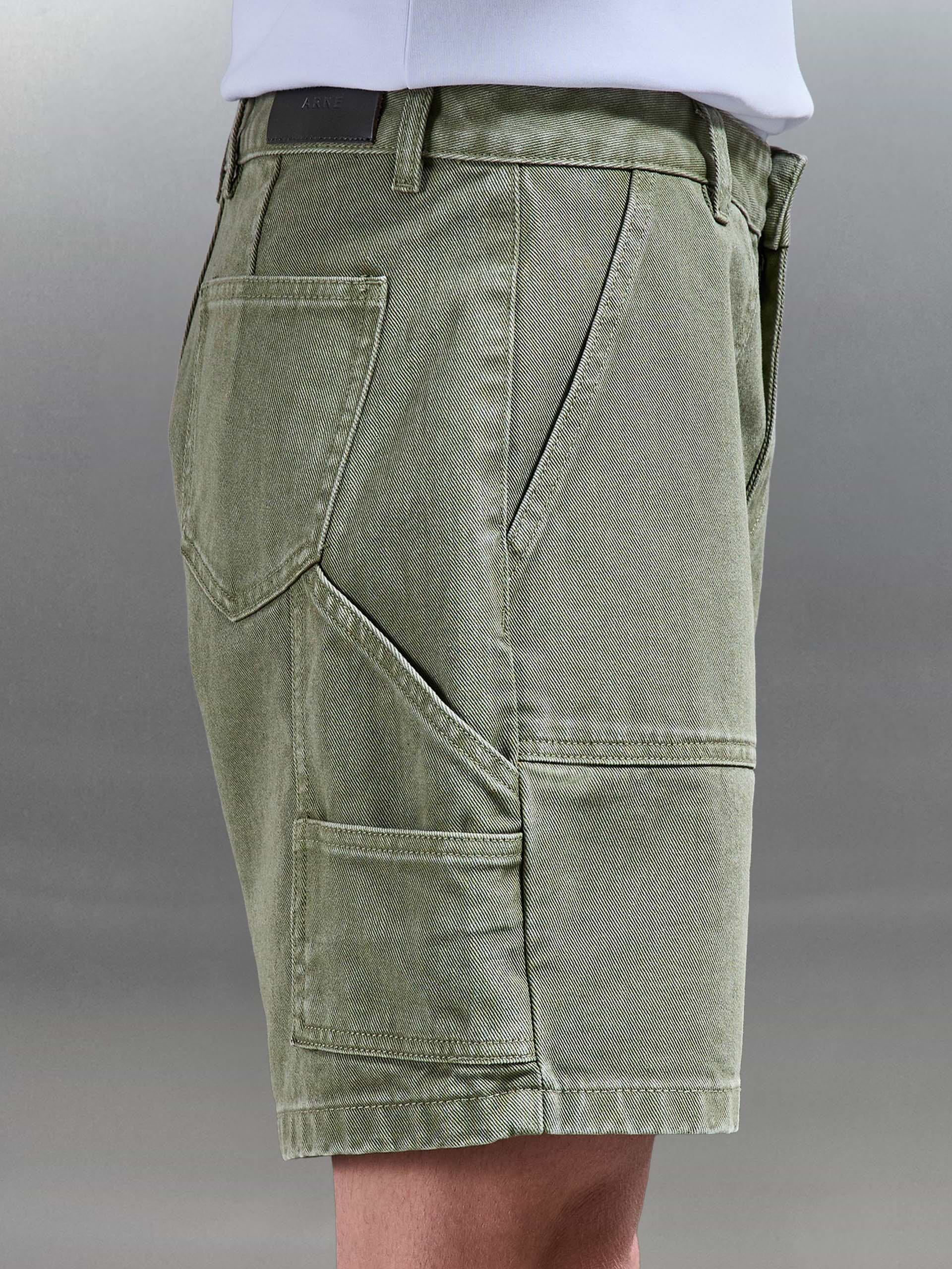 Carpenter Short in Olive