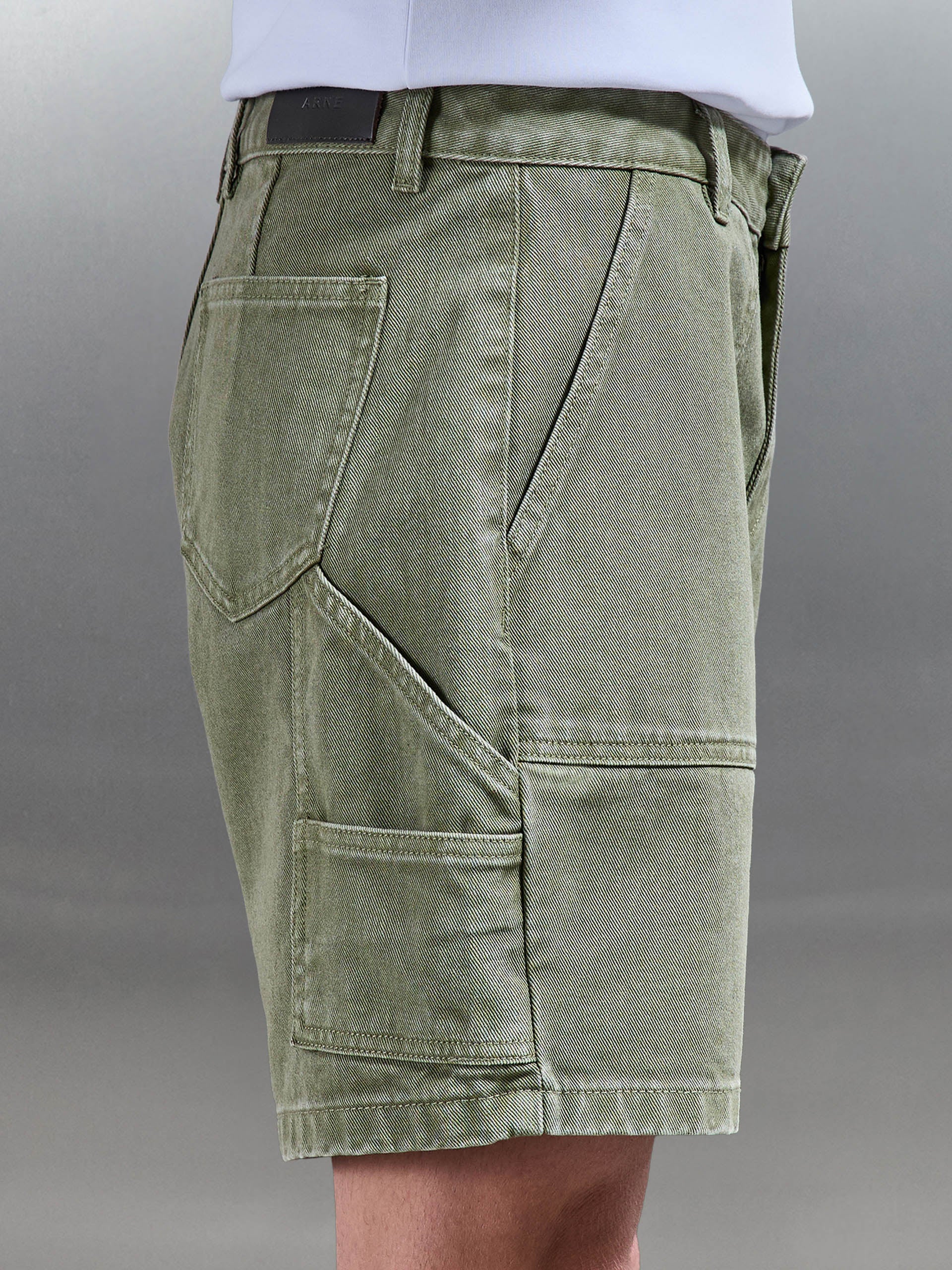 Mens Carpenter Short in Olive