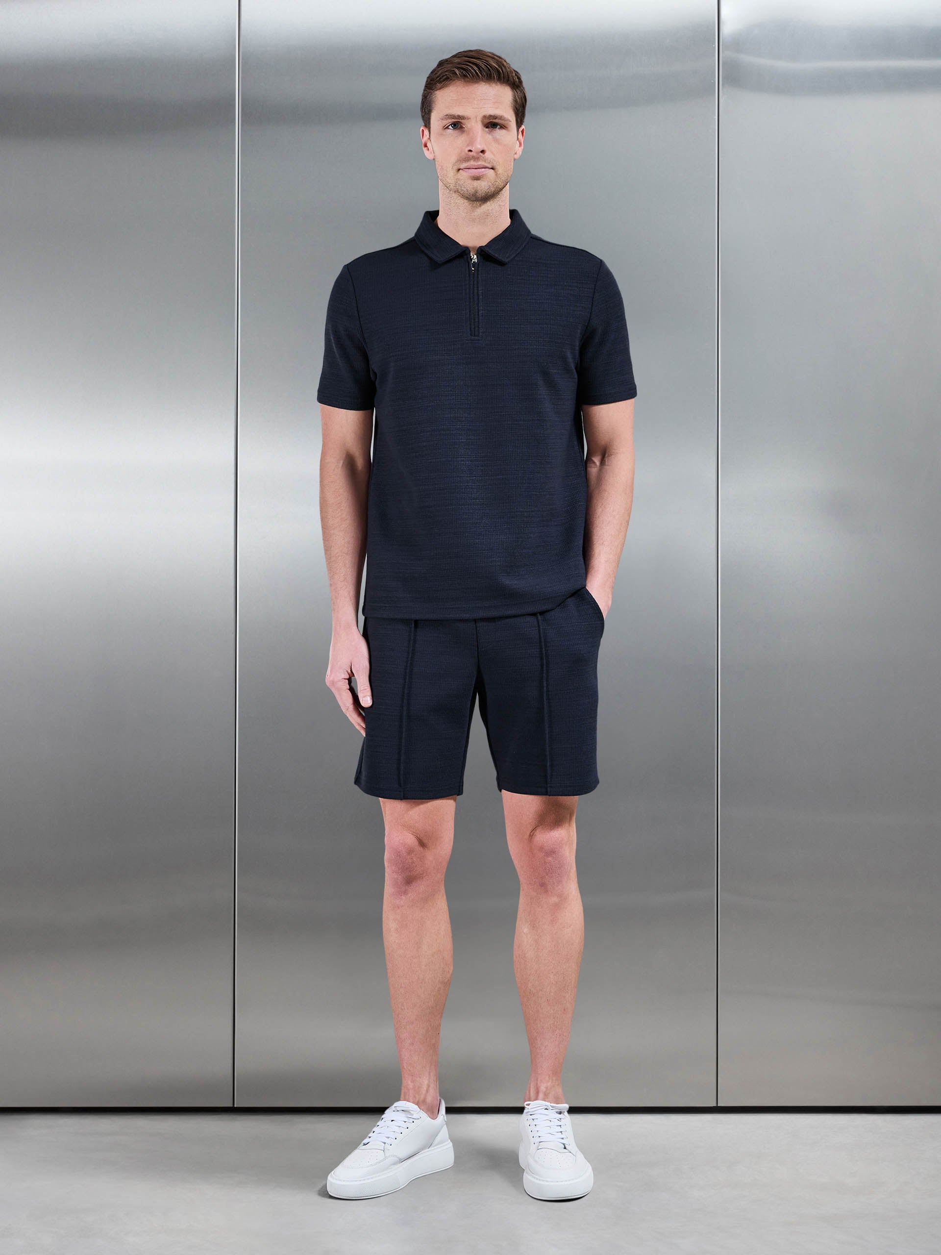 Mens Cavour Textured Short in Navy