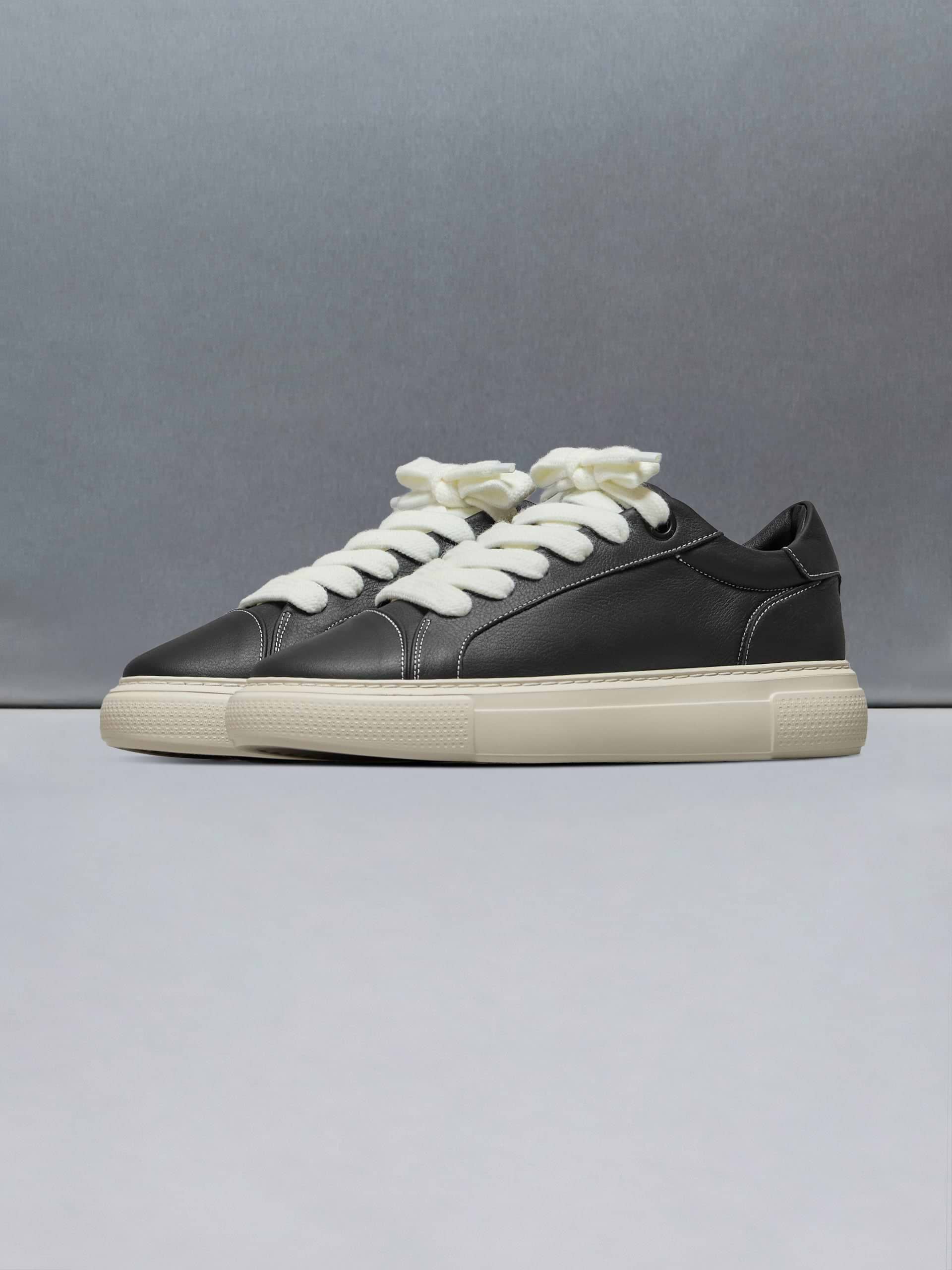 Chunky Essential Trainer in Black