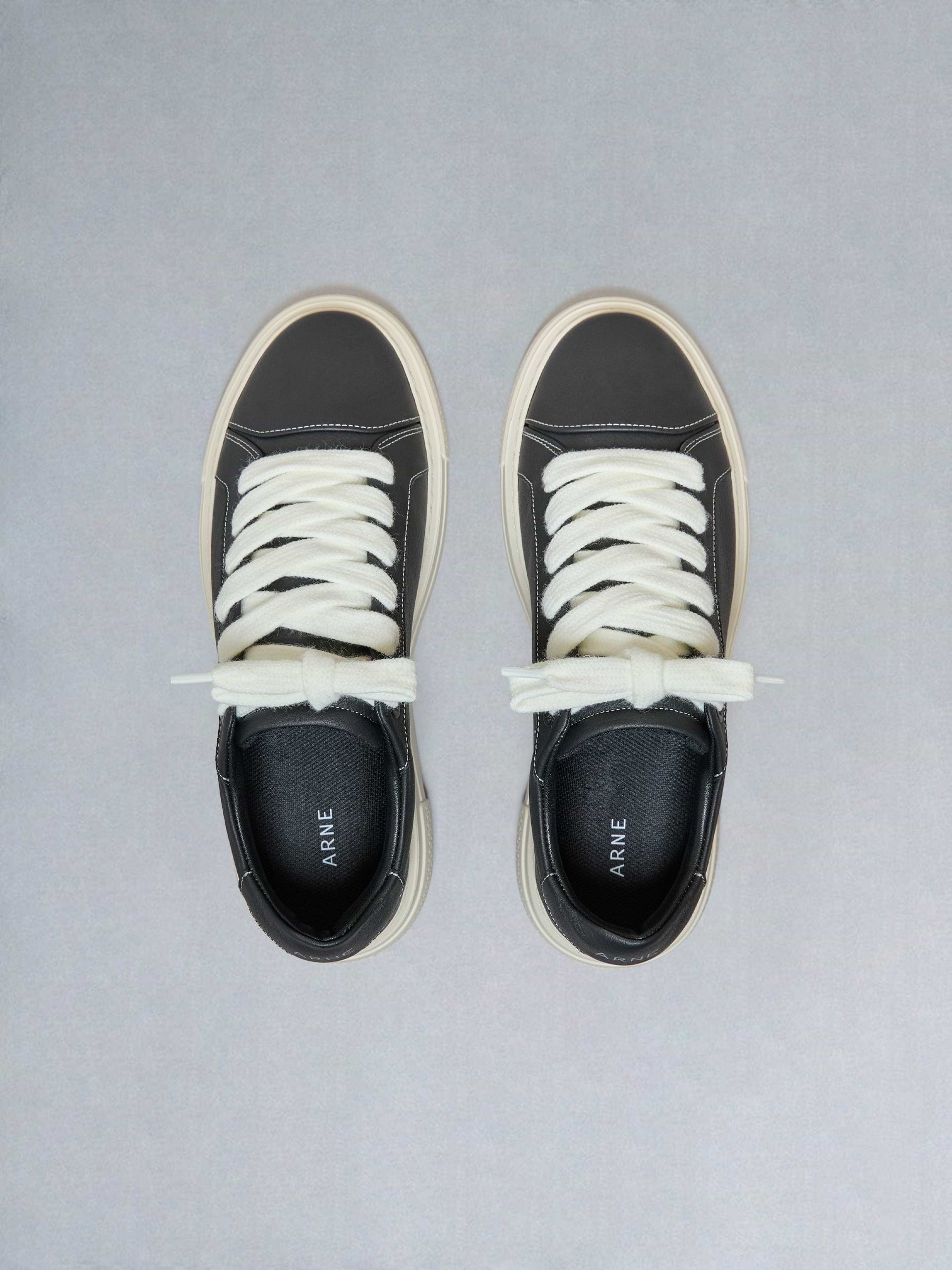Chunky Essential Trainer in Black