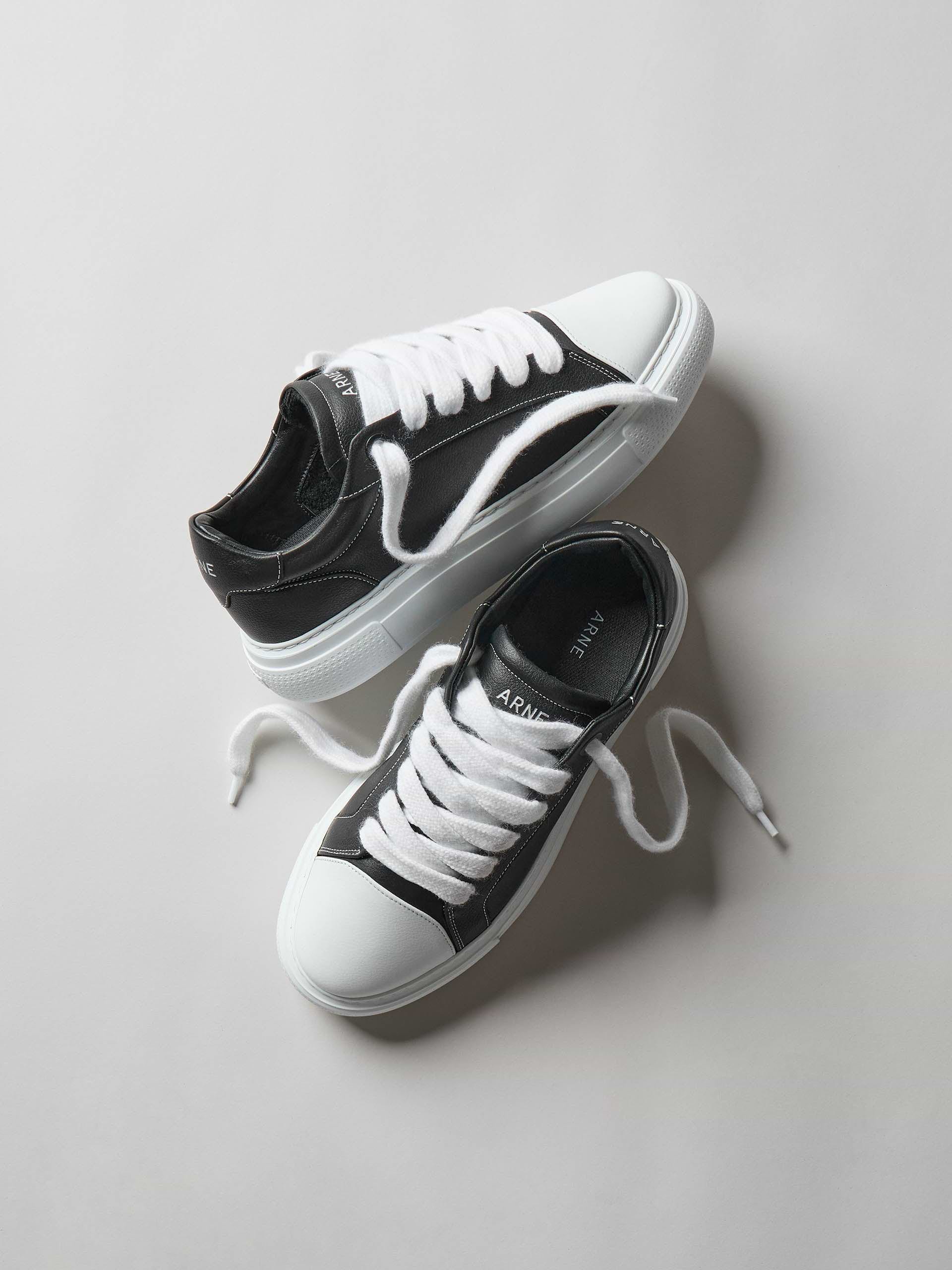 Mens Chunky Essential Trainer in Black White