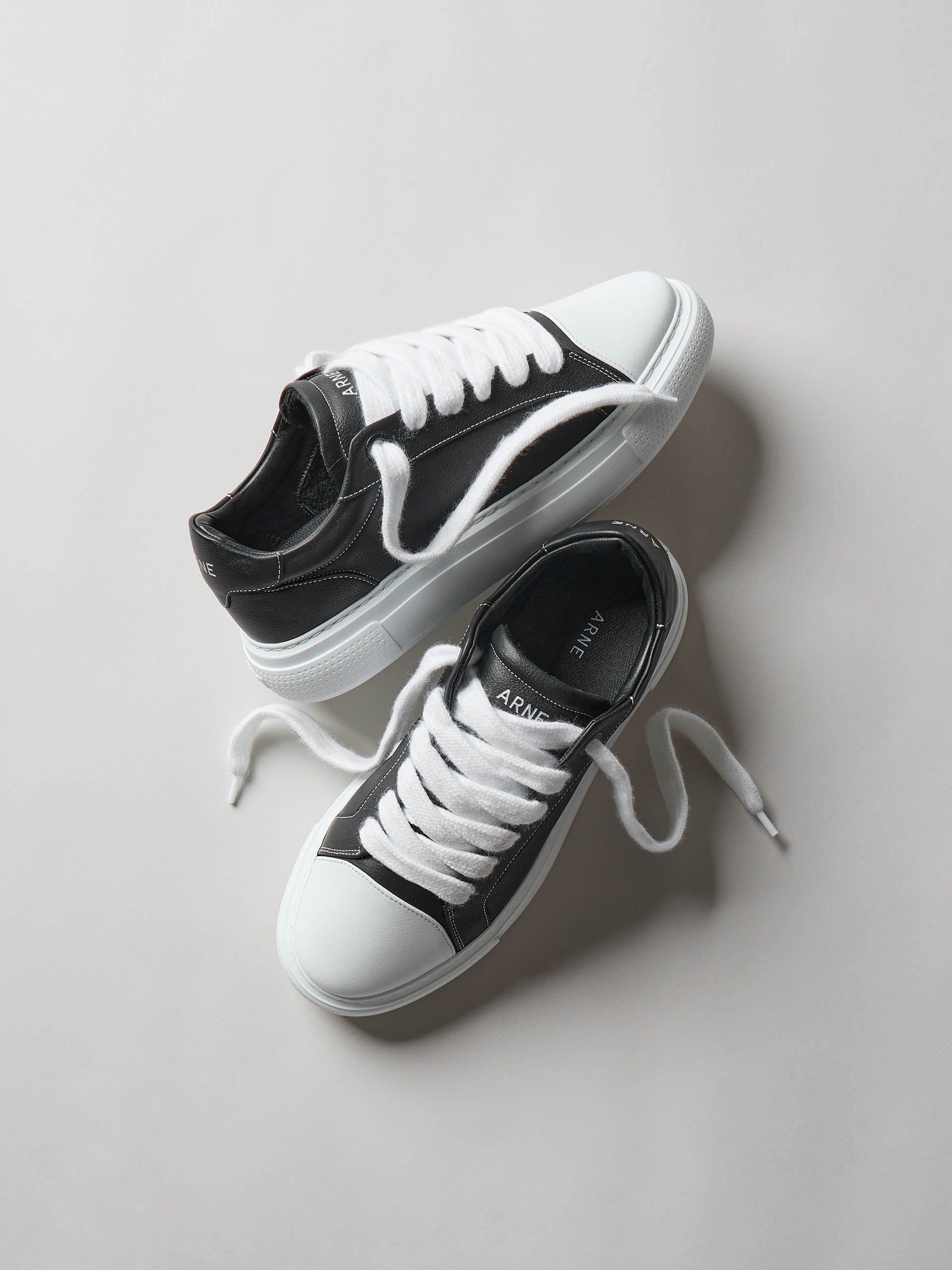 Mens Chunky Essential Trainer in Black White