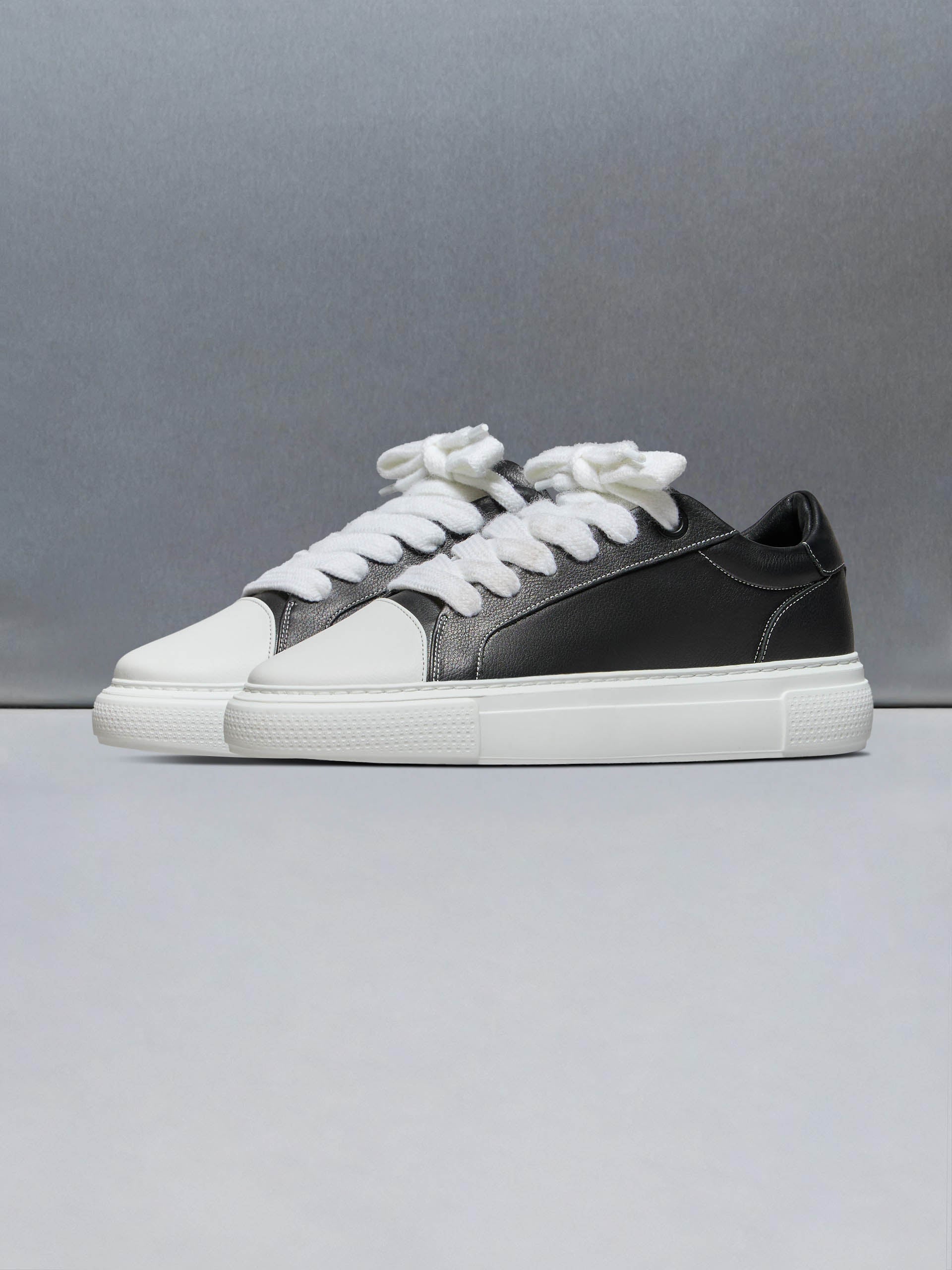 Mens Chunky Essential Trainer in Black White