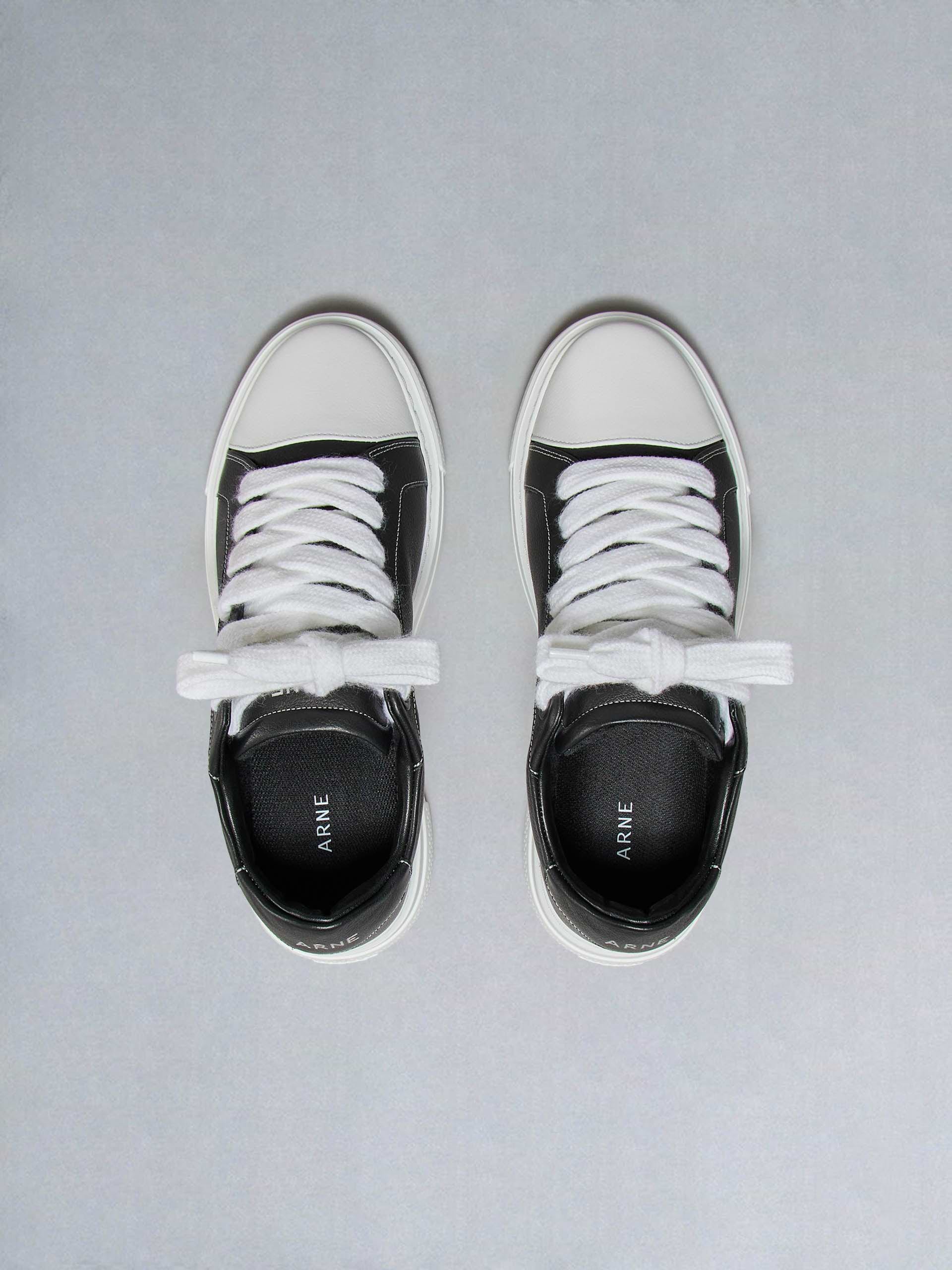 Chunky Essential Trainer in Black White