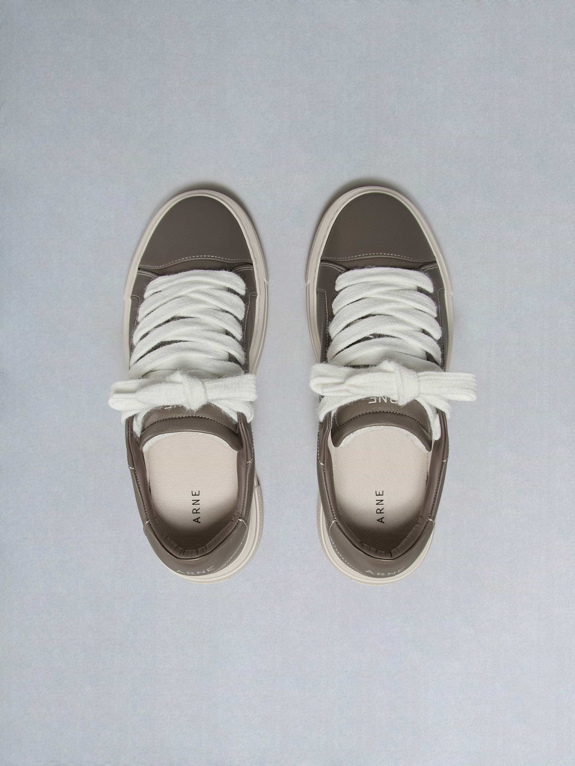 Chunky Essential Trainer in Brown