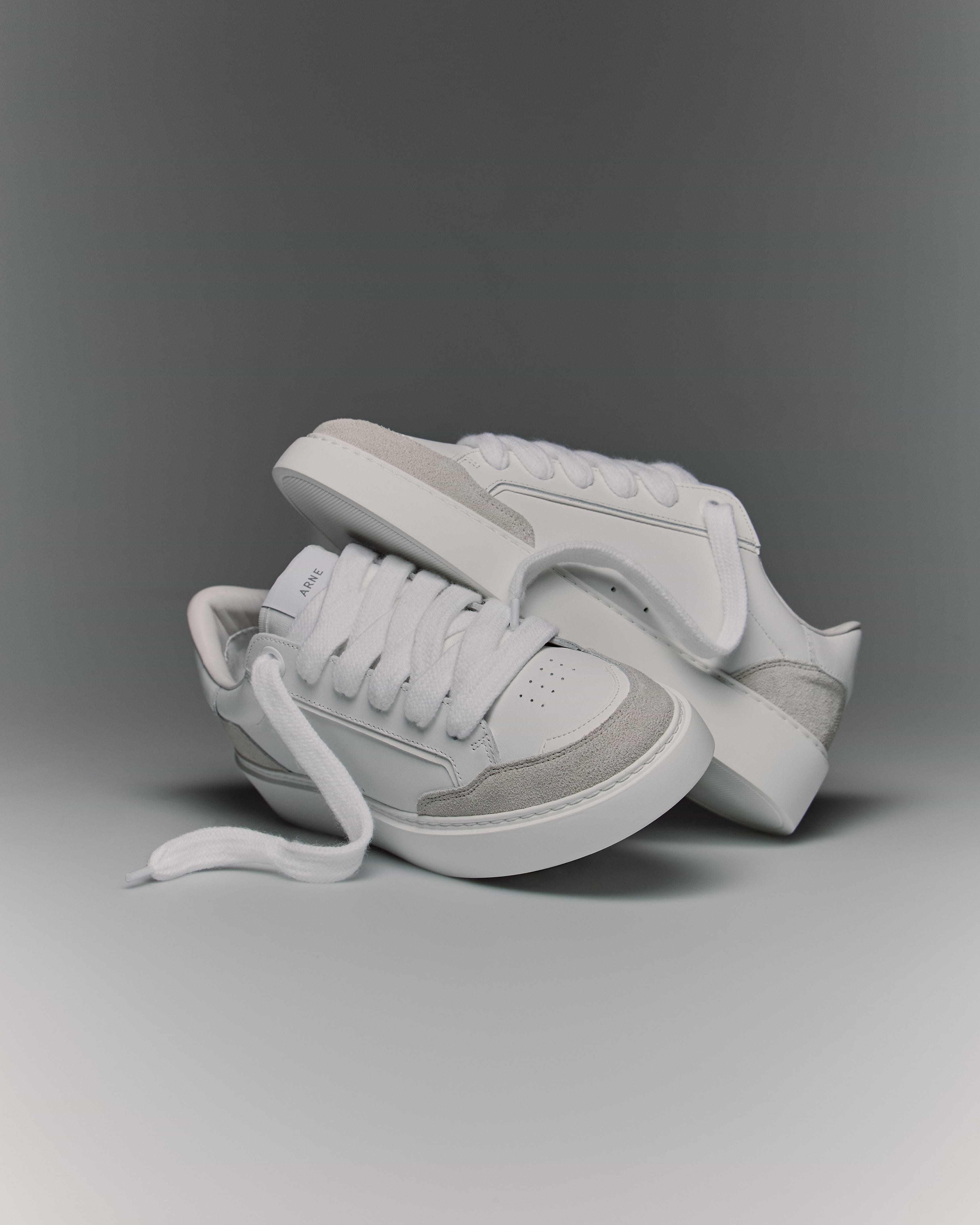 Mens Chunky Mid Essential Leather Trainer in White Grey