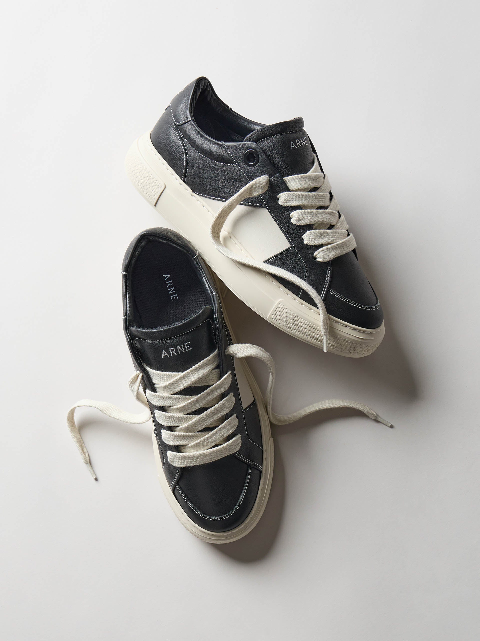 Mens Chunky Stripe Essential Trainer in Black White