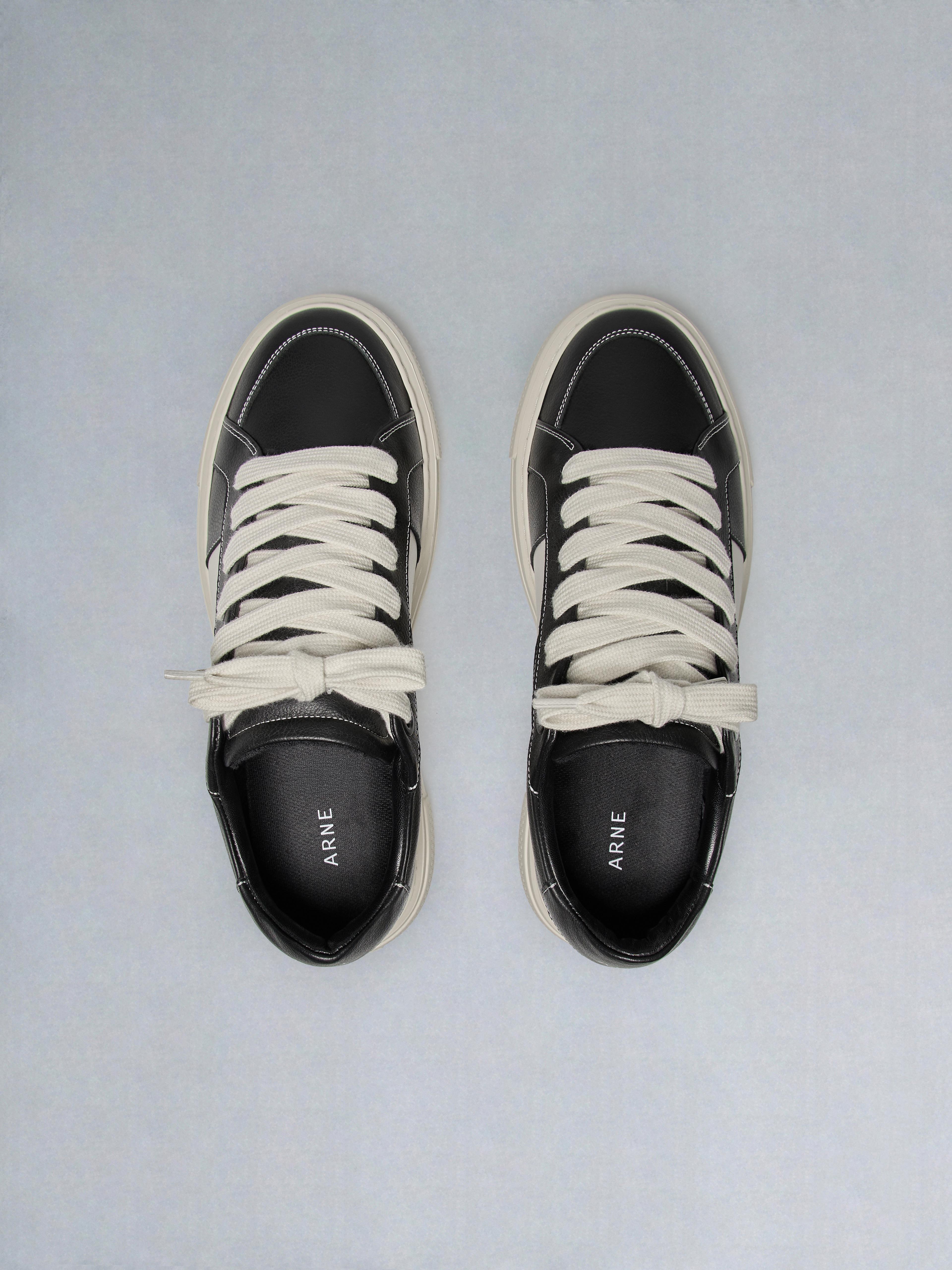 Mens Chunky Stripe Essential Trainer in Black White