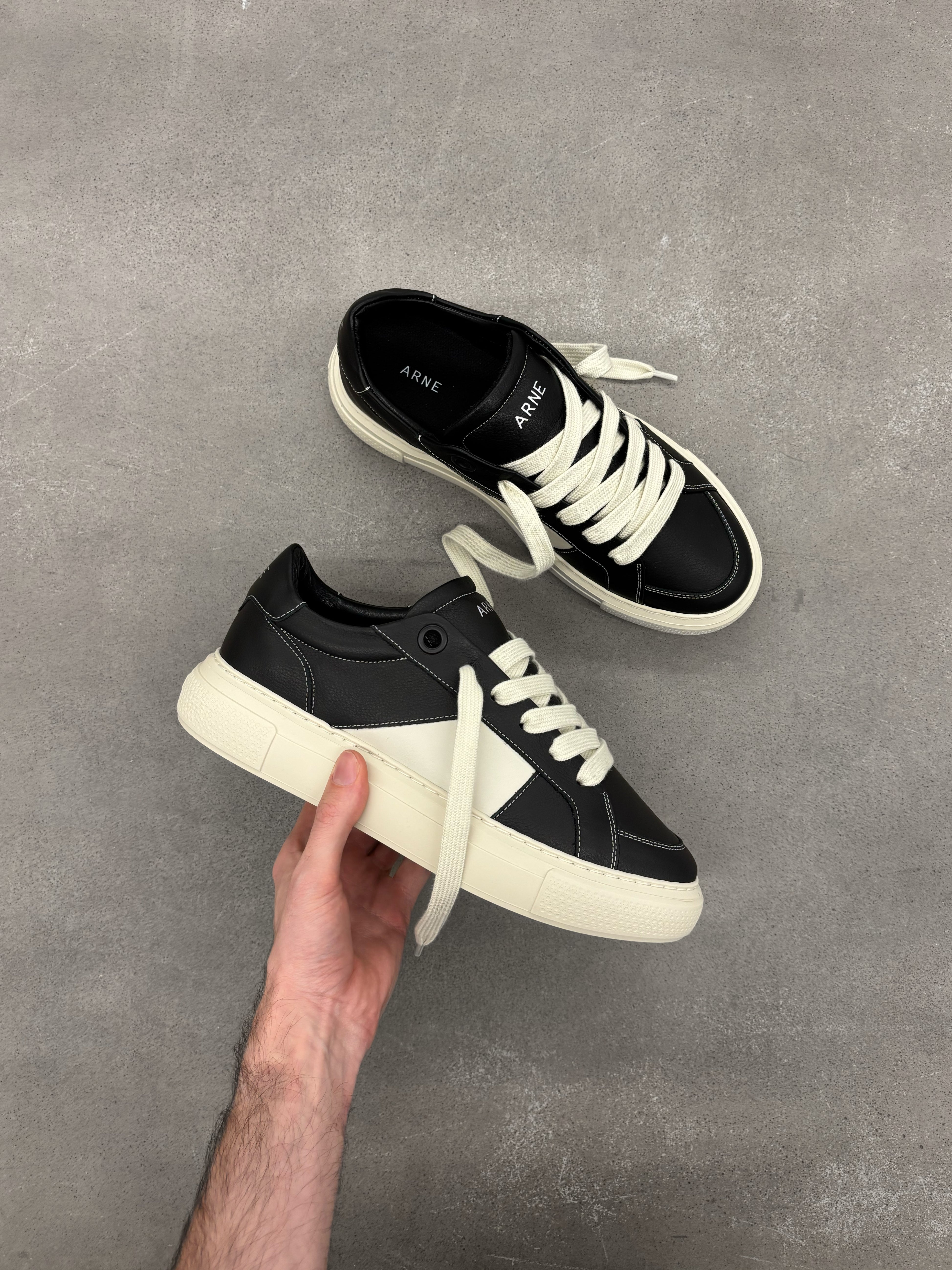 Mens Chunky Stripe Essential Trainer in Black White