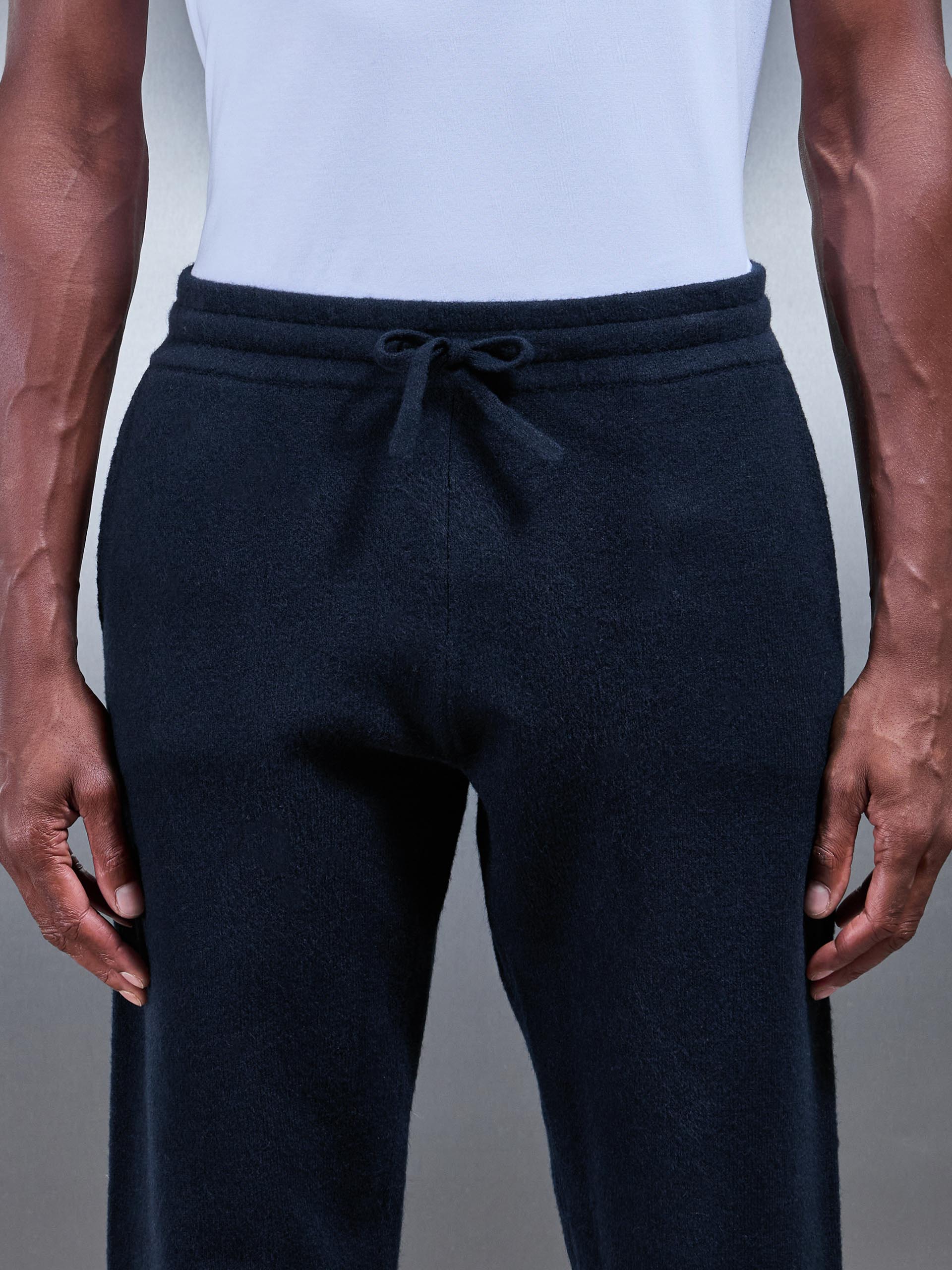 Mens Chunky Wool Straight Leg Jogger in Navy