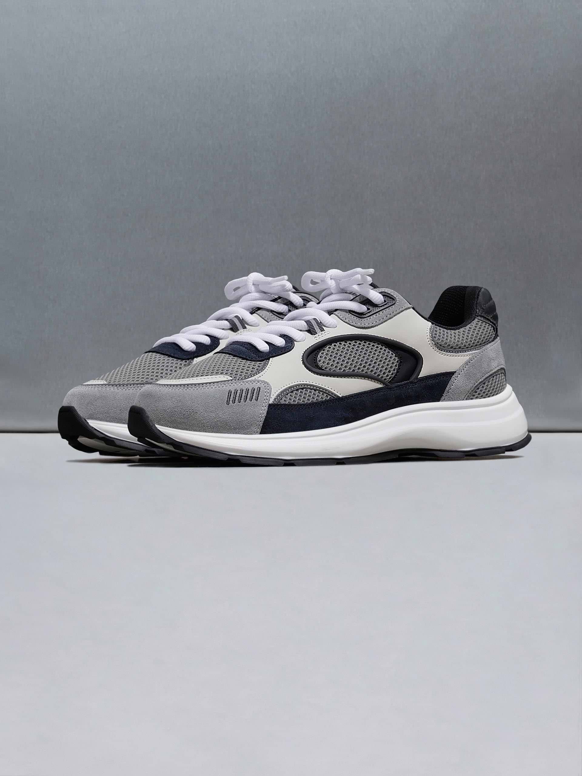 Circuit Trainer in Desert Grey