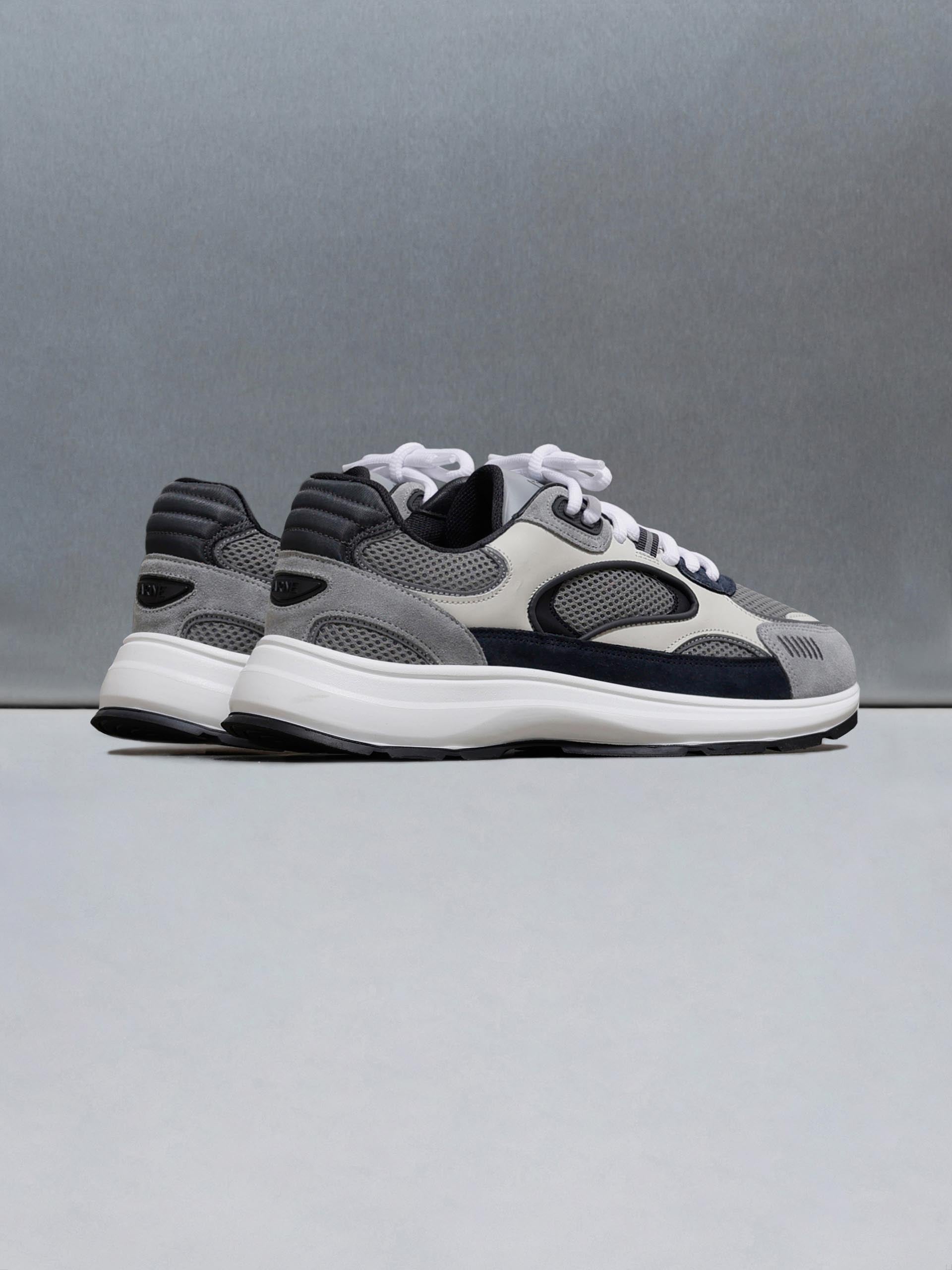 Mens Circuit Trainer in Desert Grey