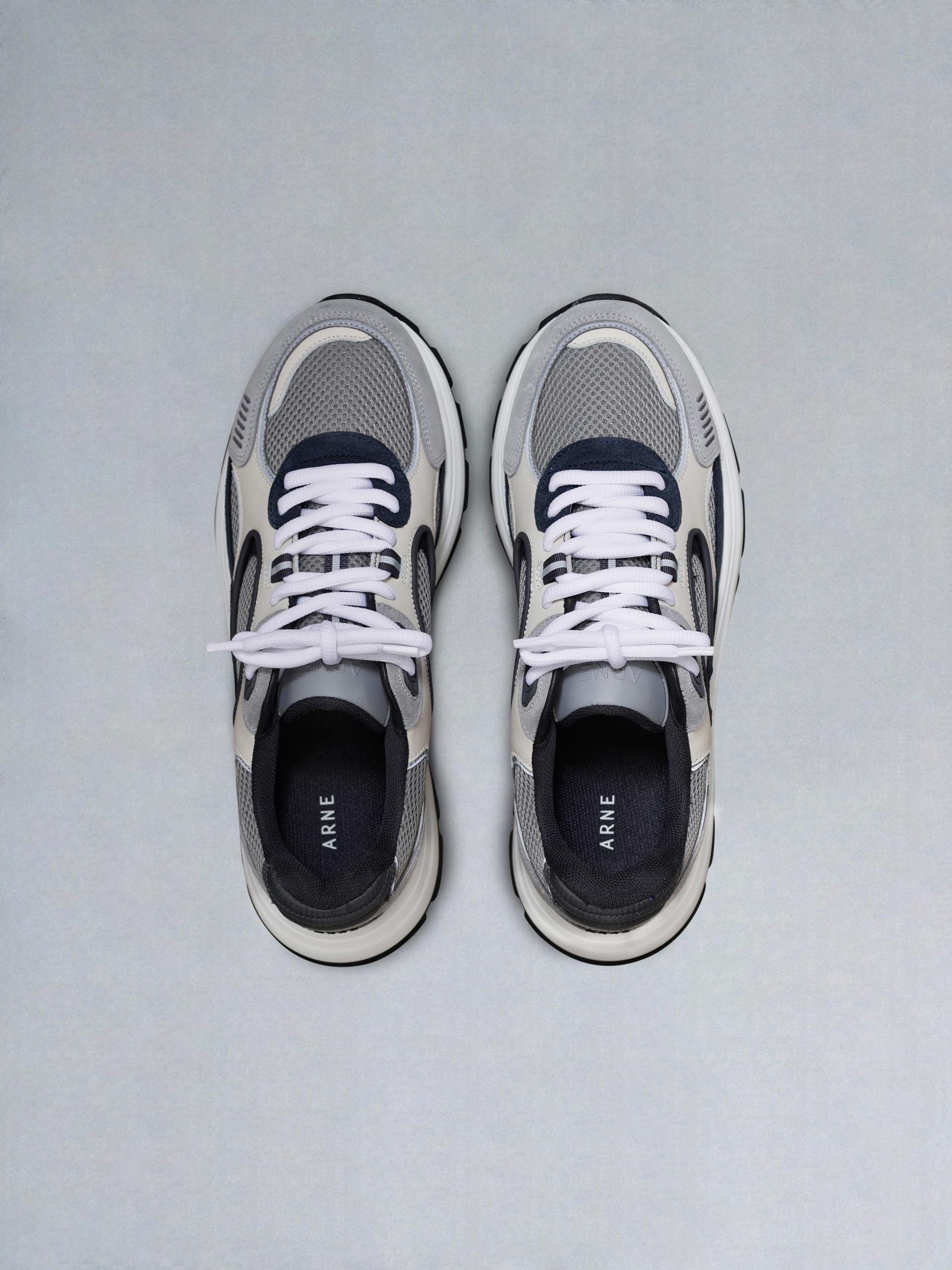 Mens Circuit Trainer in Desert Grey