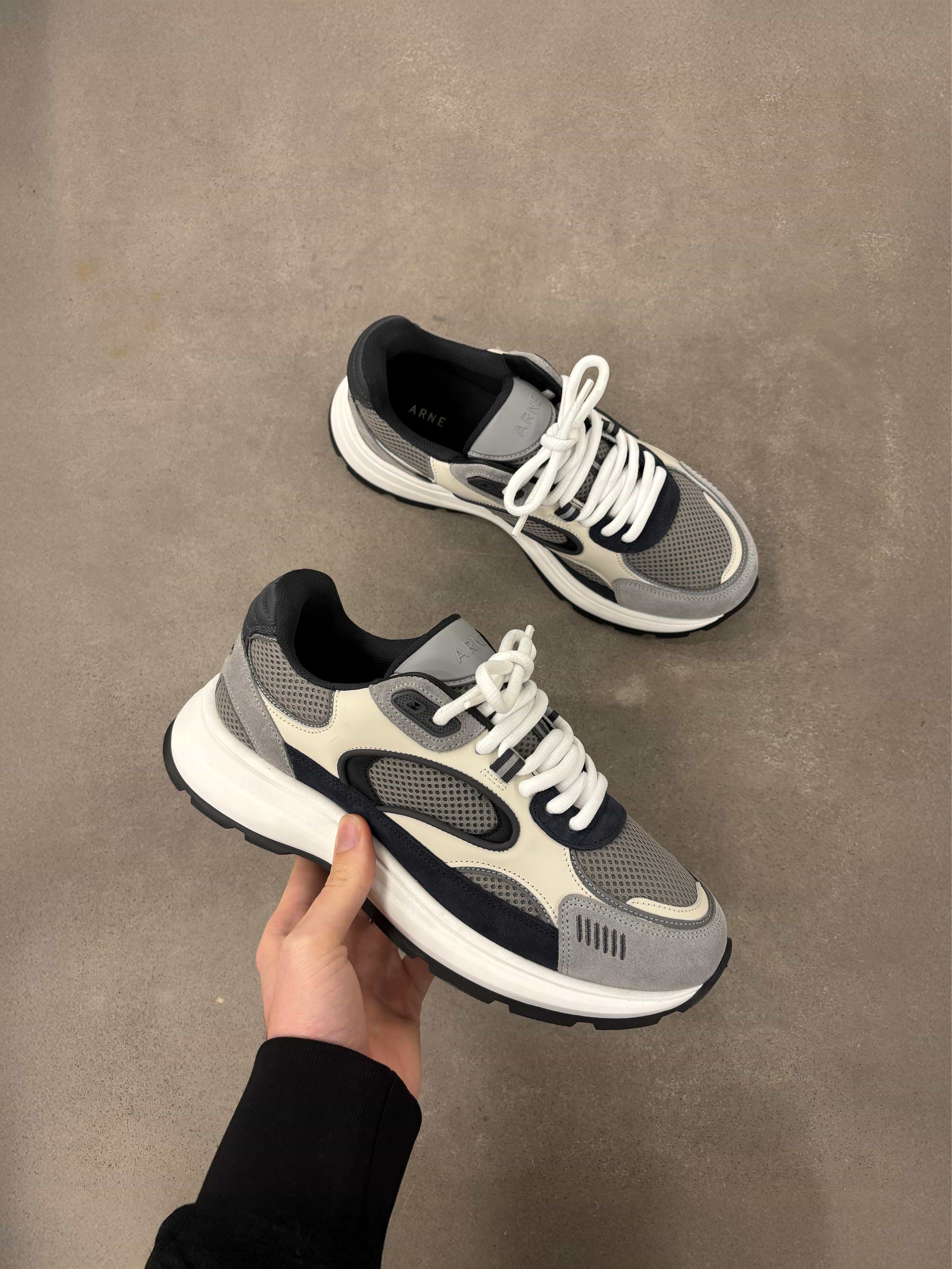Circuit Trainer in Desert Grey