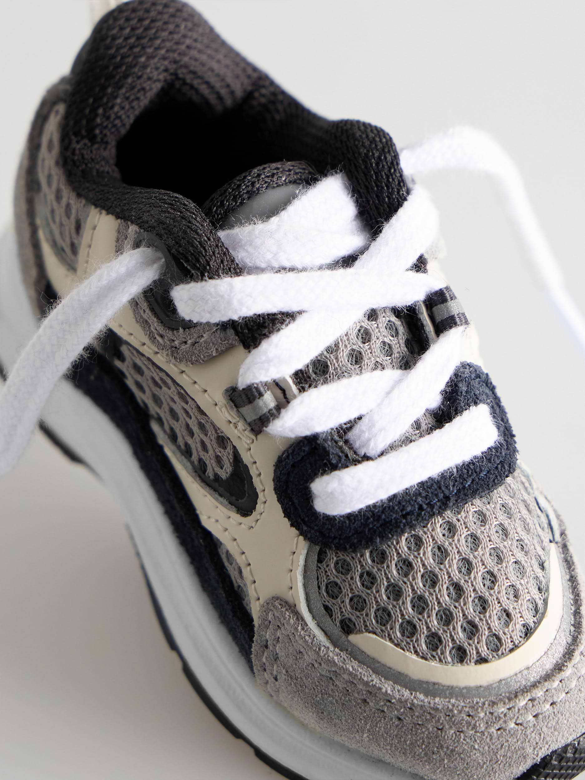 Circuit Trainer Keychain in Desert Grey