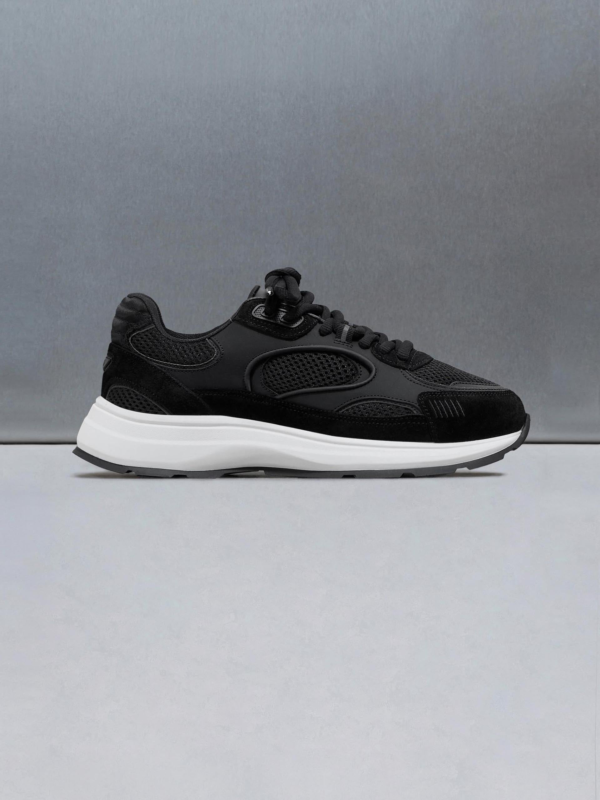 Mens Circuit Trainer in Midnight Black