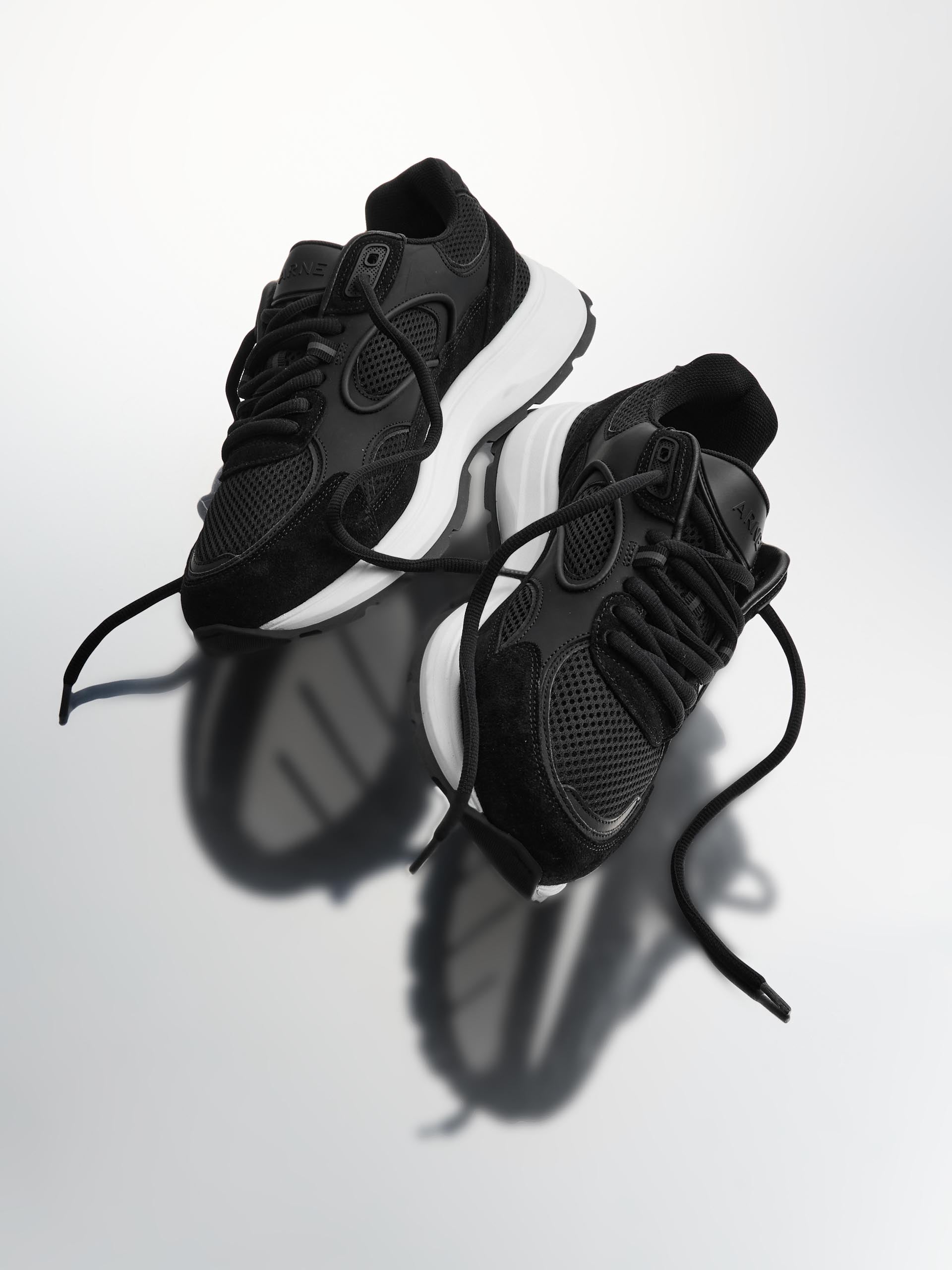 Mens Circuit Trainer in Midnight Black
