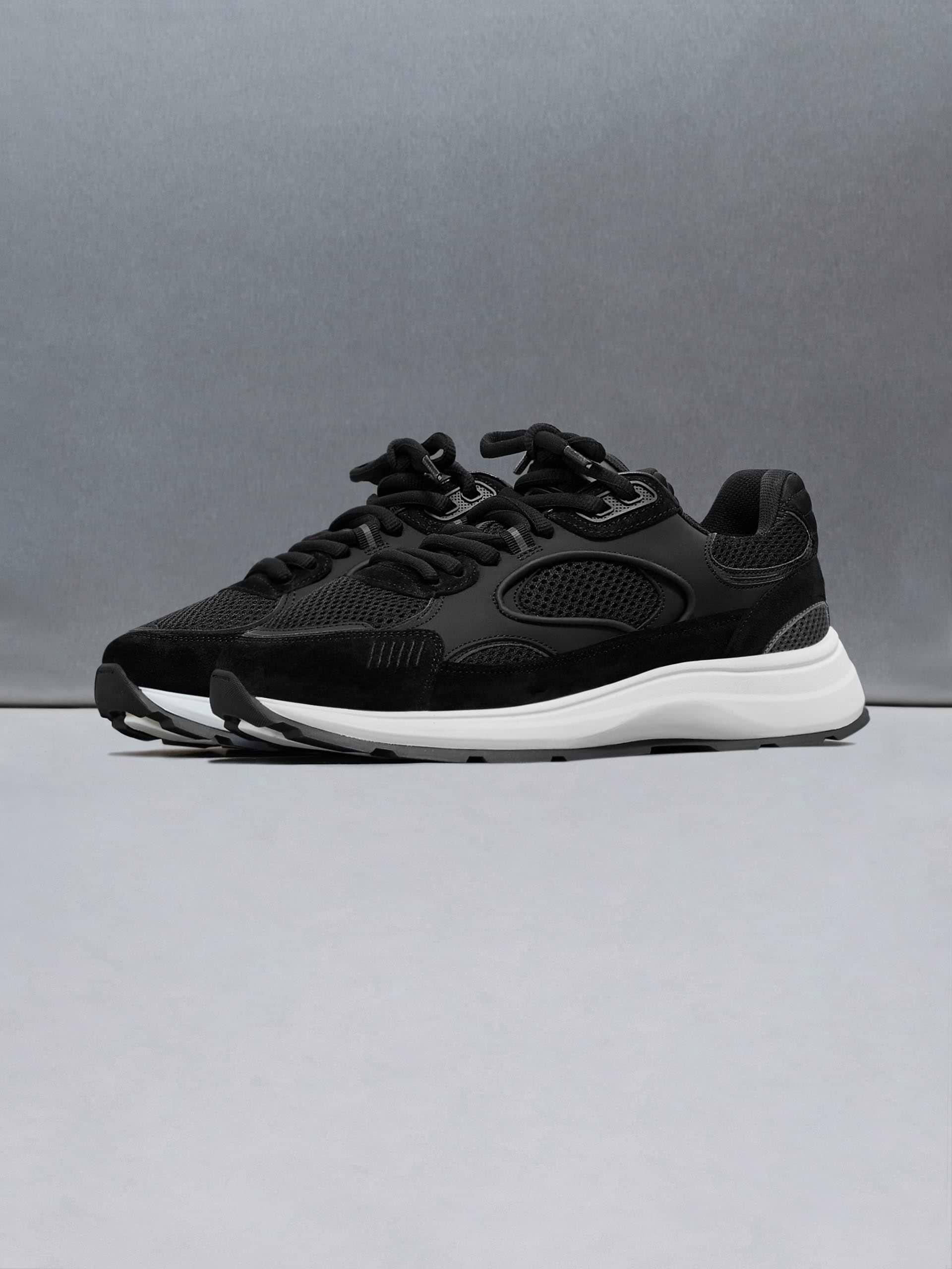 Circuit Trainer in Midnight Black