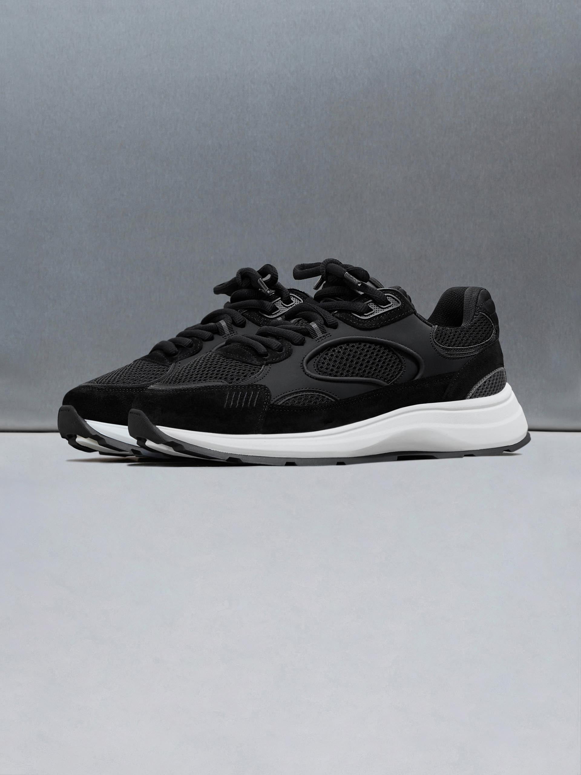 Mens Circuit Trainer in Midnight Black