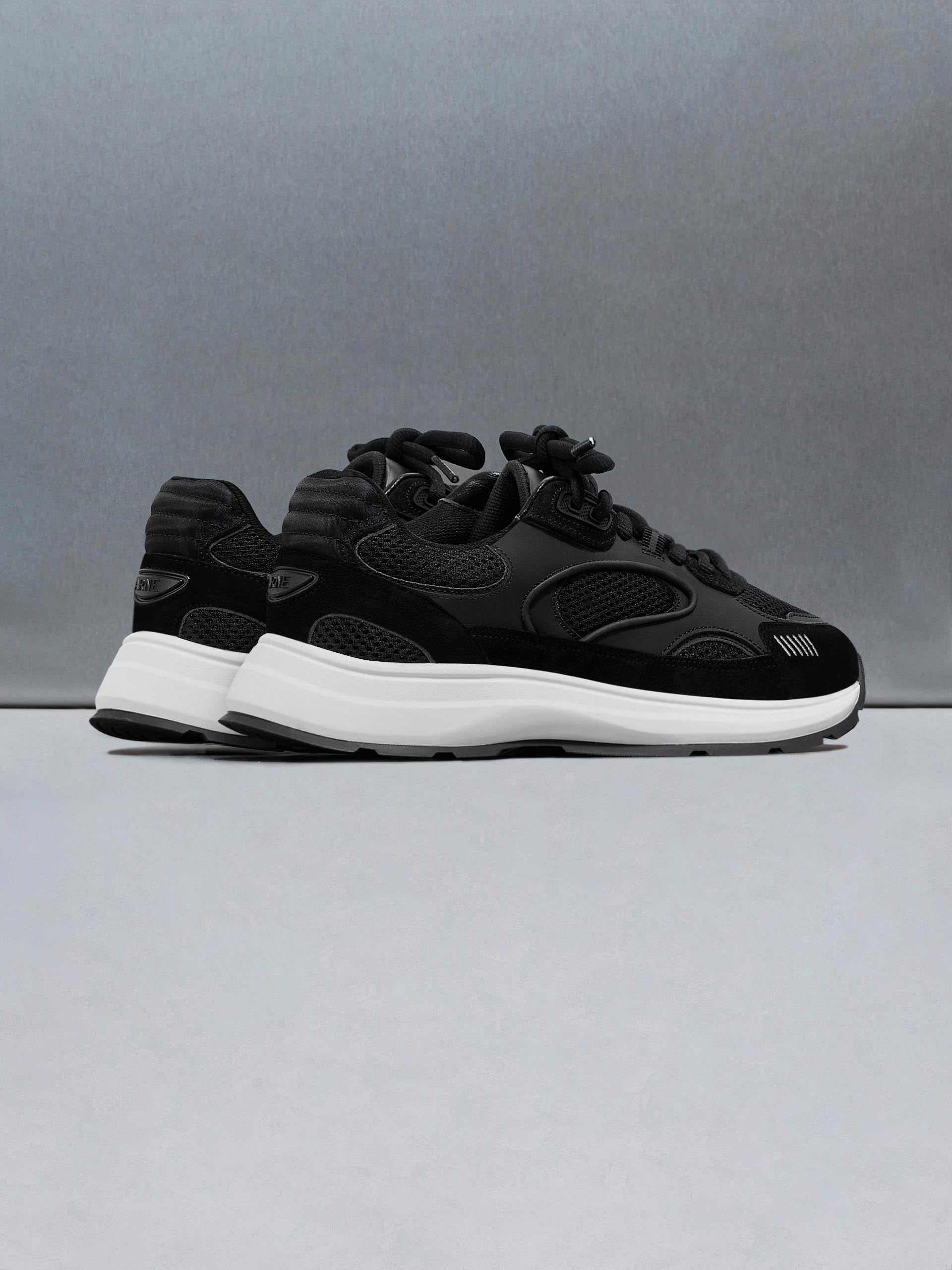 Mens Circuit Trainer in Midnight Black