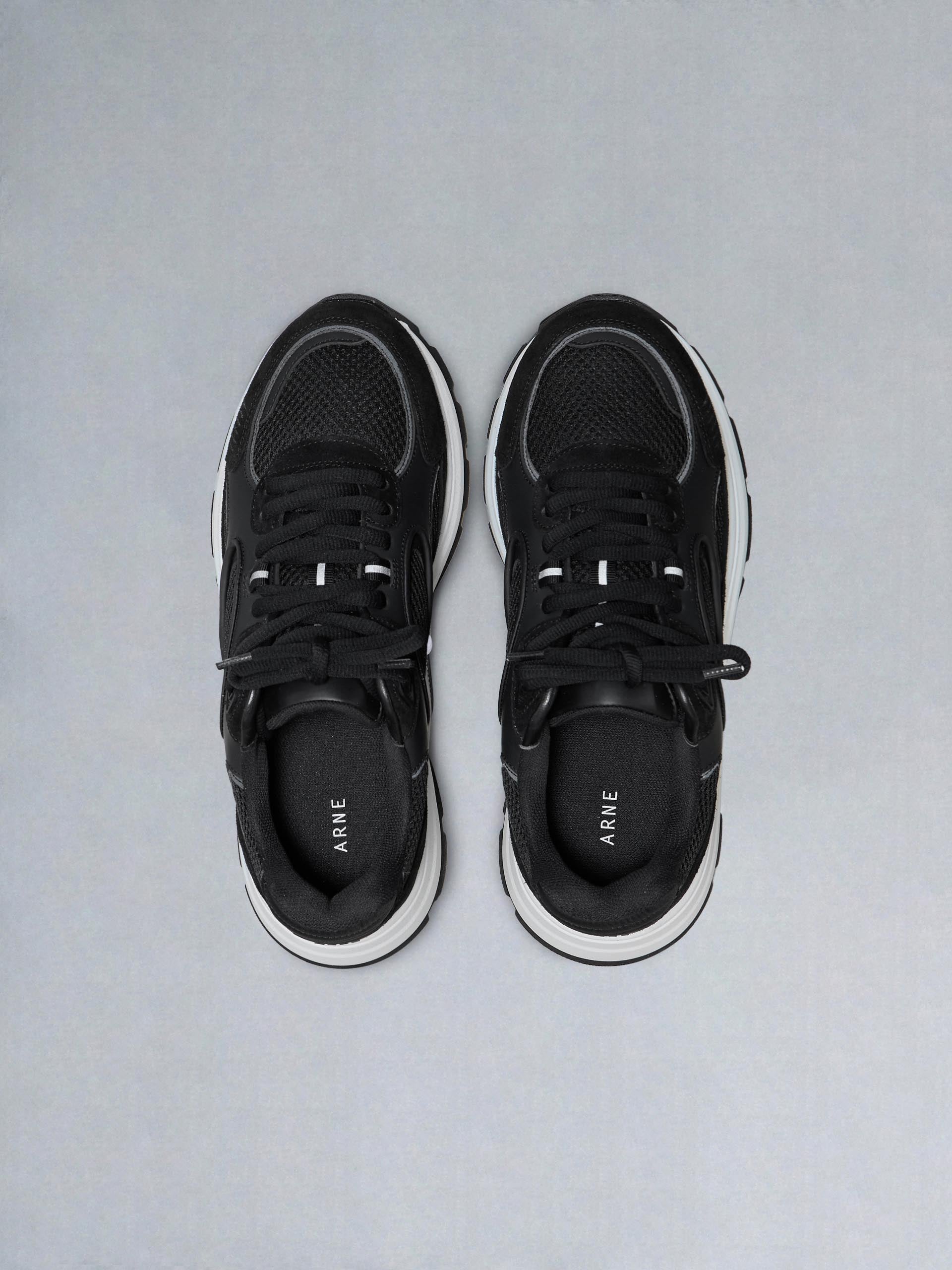 Mens Circuit Trainer in Midnight Black